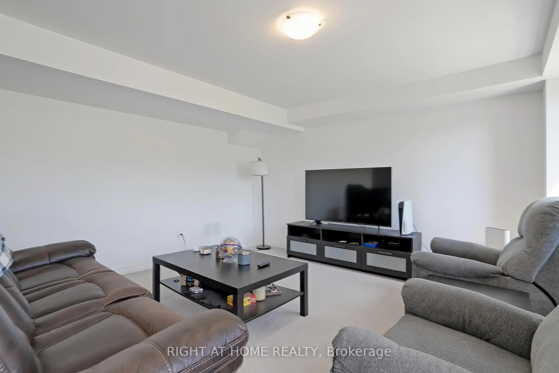 Photo 38 of 19 Robarts Drive, Hamilton, Ancaster — HOMEH