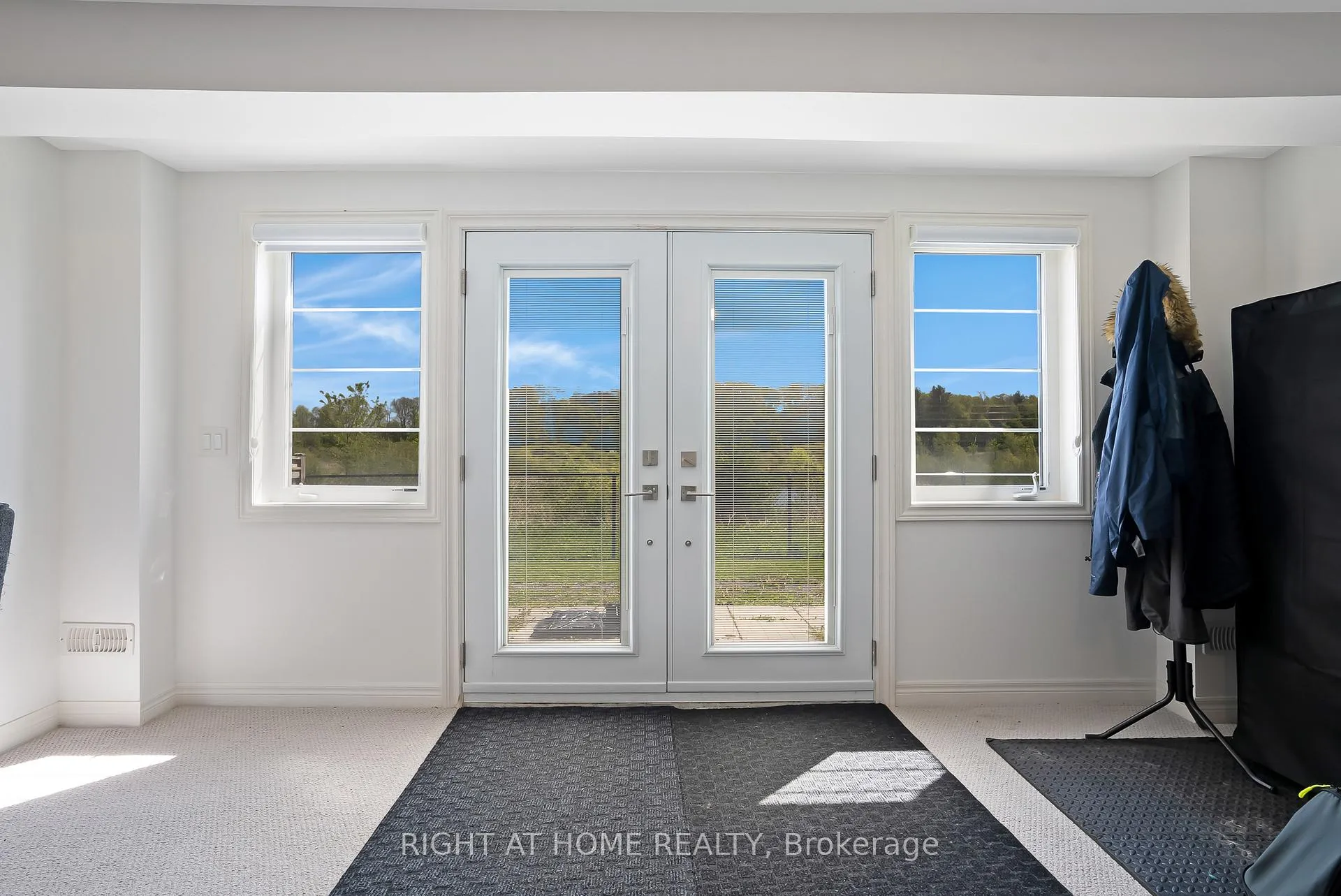 Photo 40 of 19 Robarts Drive, Hamilton, Ancaster — HOMEH