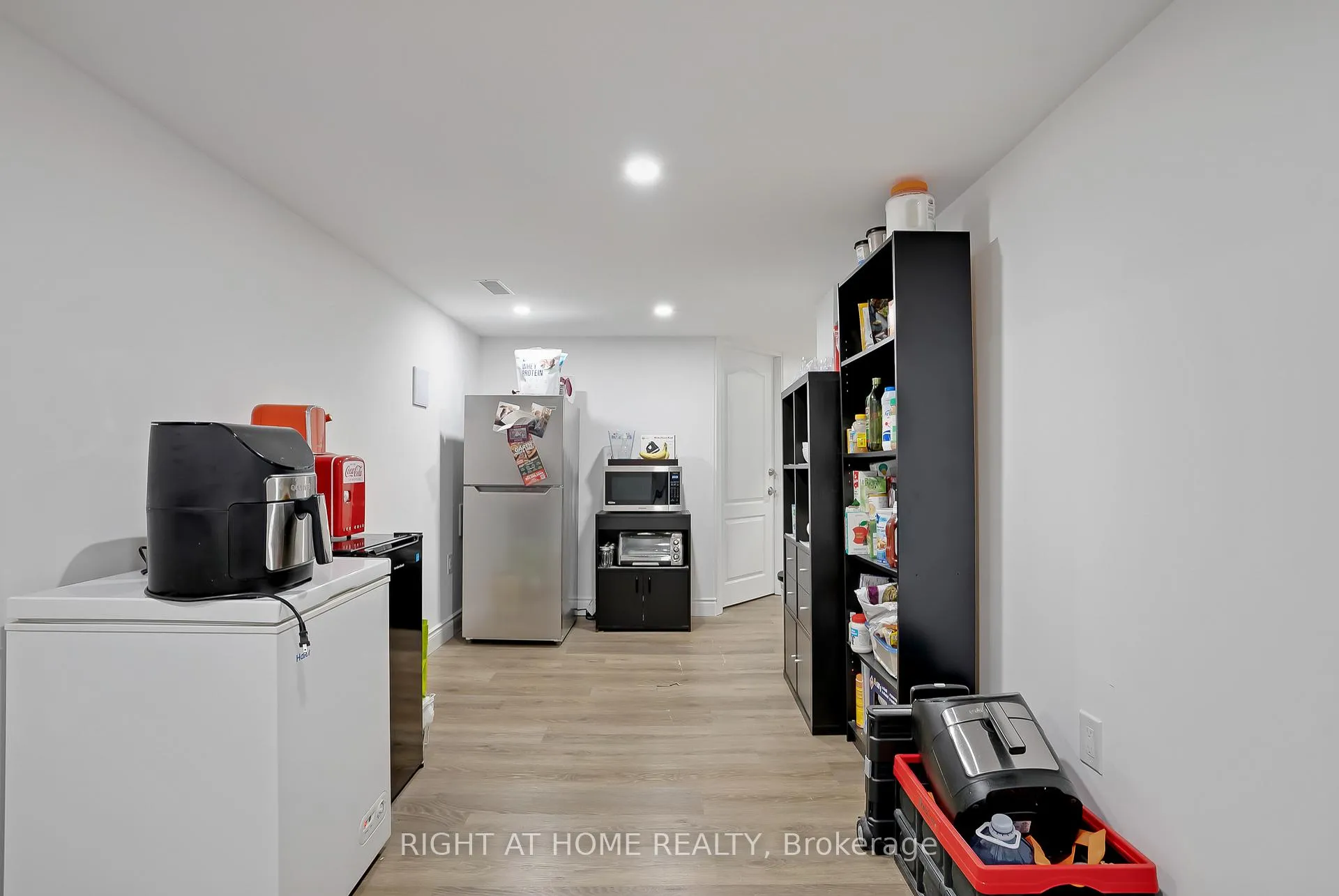 Photo 45 of 19 Robarts Drive, Hamilton, Ancaster — HOMEH
