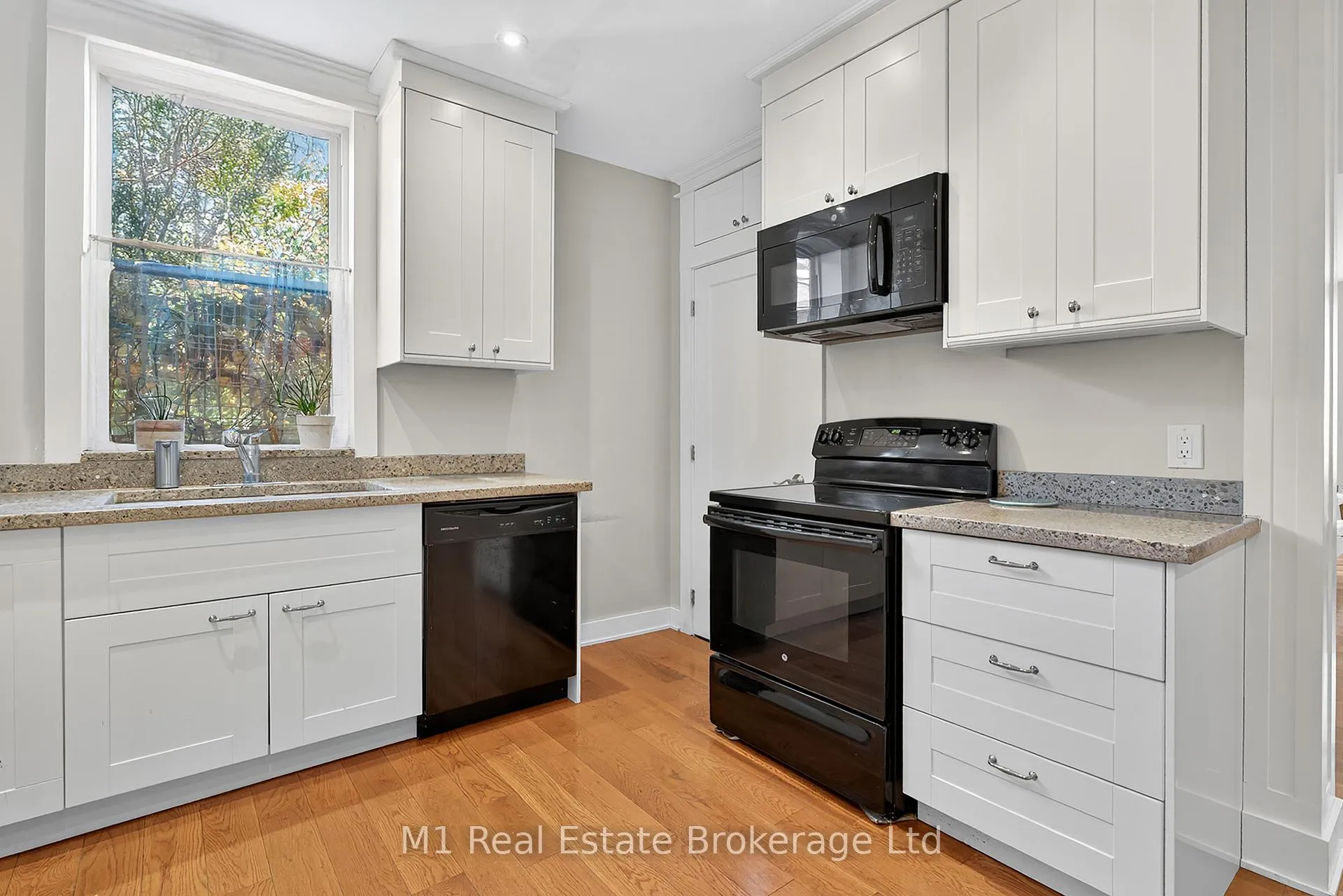 Photo 28 of 60 Howitt Street, Guelph, St. Patrick's Ward — HOMEH