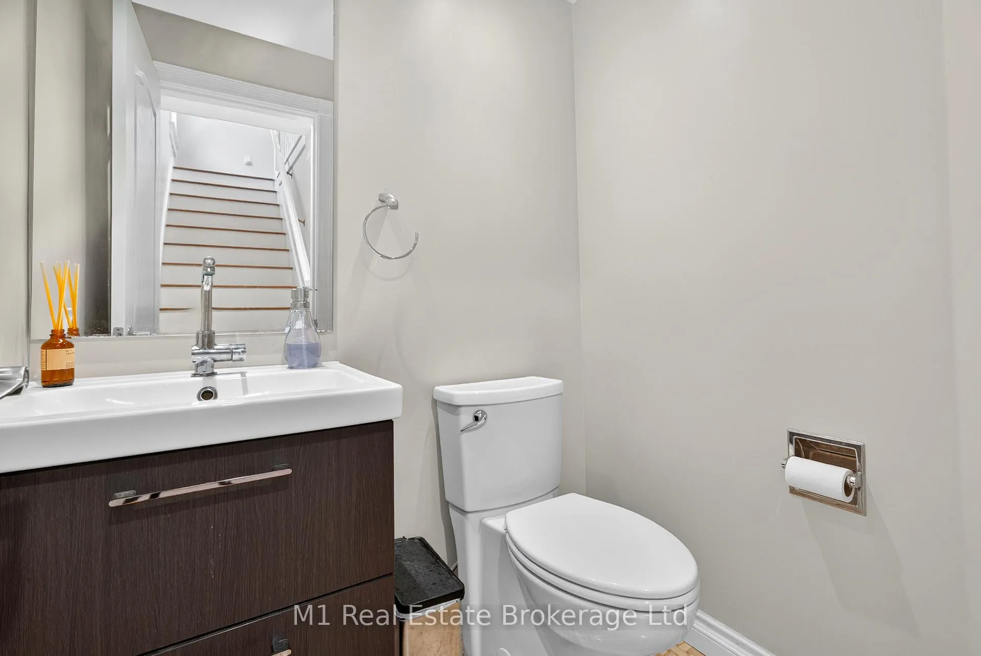 Photo 31 of 60 Howitt Street, Guelph, St. Patrick's Ward — HOMEH