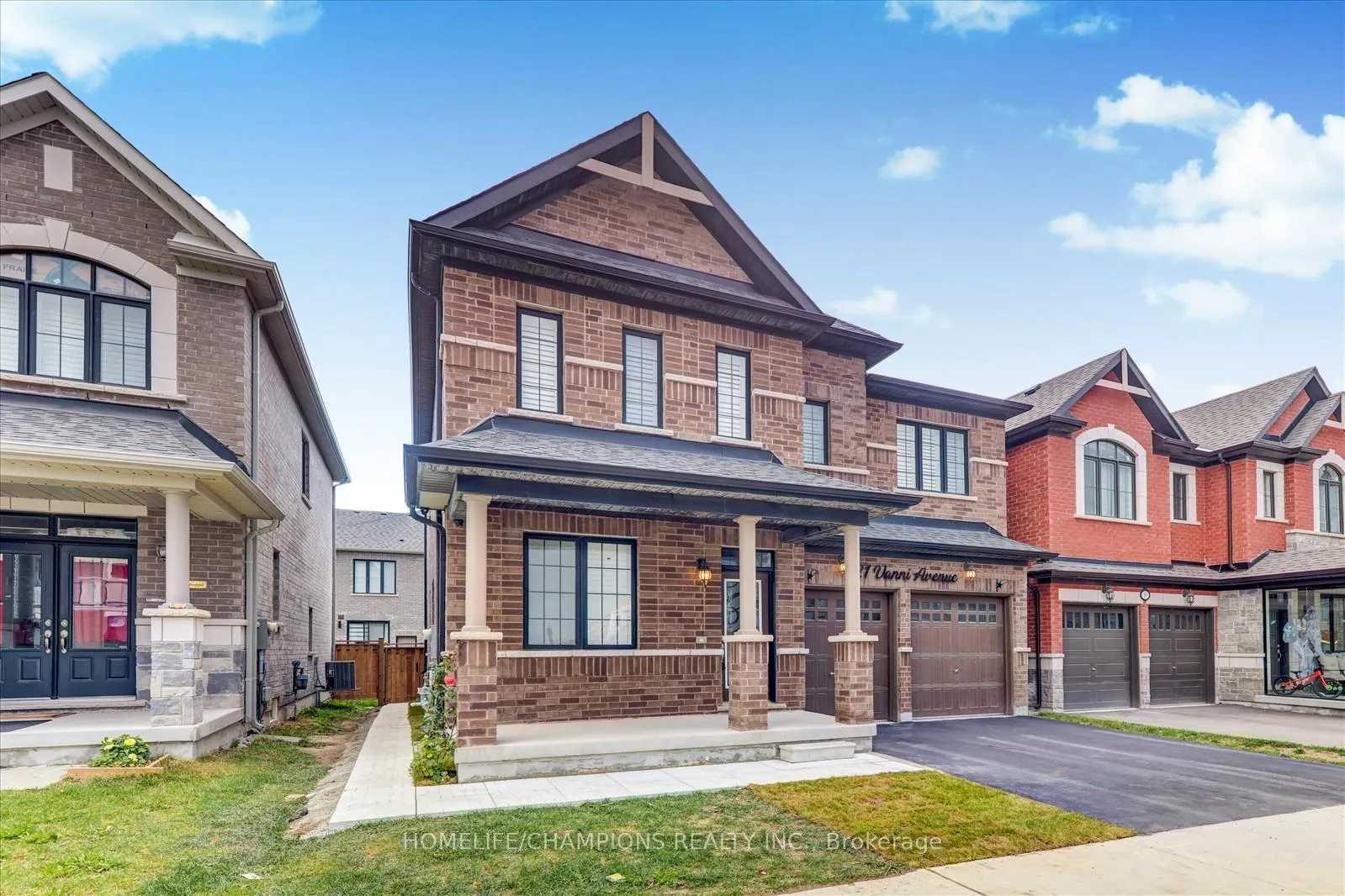 Photo 3 of 21 Vanni Avenue, Markham, Middlefield — HOMEH