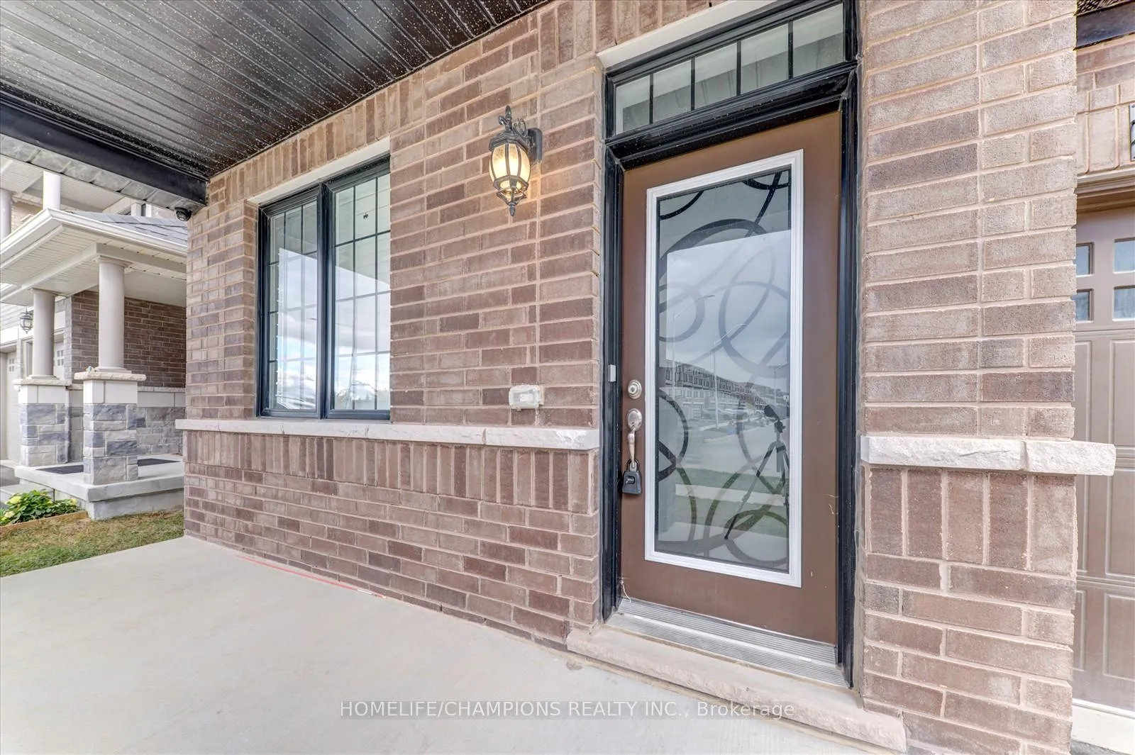 Photo 4 of 21 Vanni Avenue, Markham, Middlefield — HOMEH