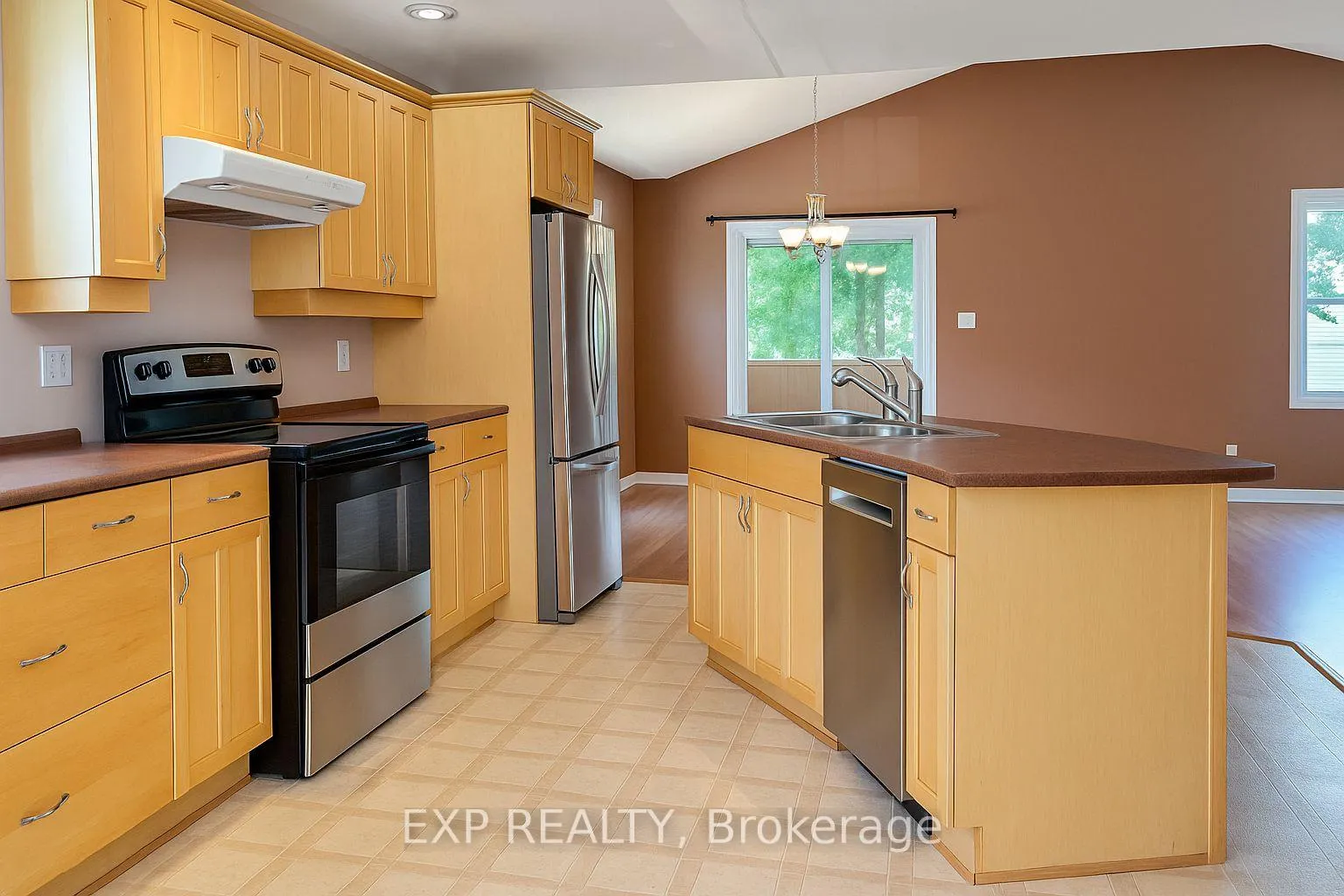 Photo 4 of 1023 Vista Barrett Private, Ottawa, Greely — HOMEH