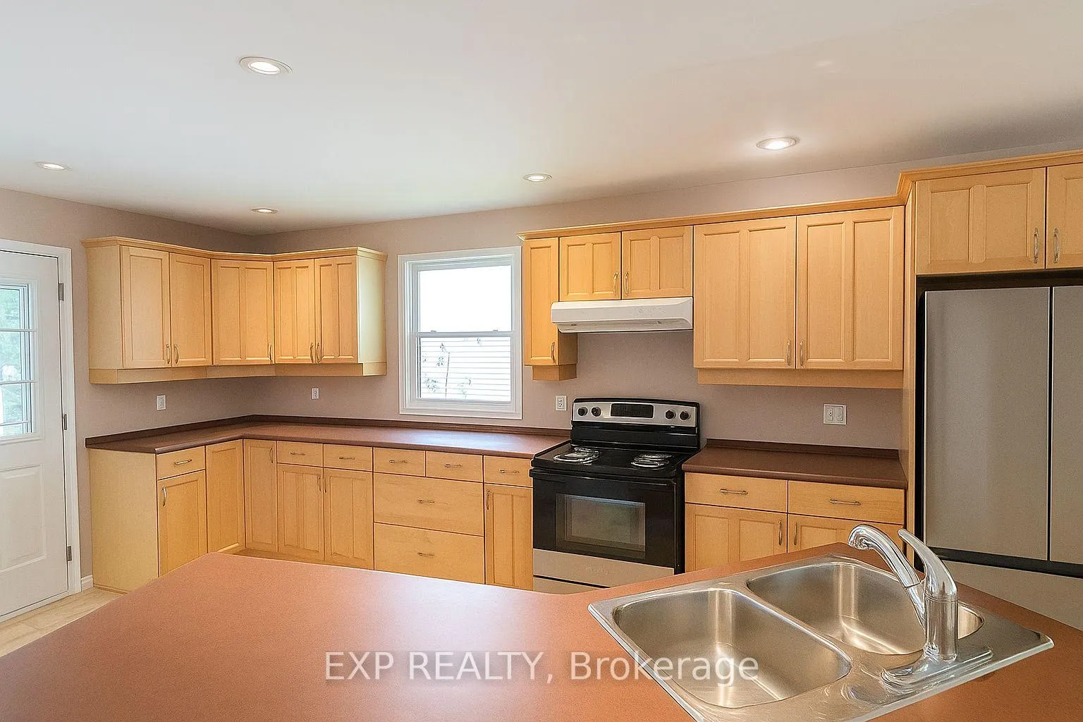 Photo 5 of 1023 Vista Barrett Private, Ottawa, Greely — HOMEH