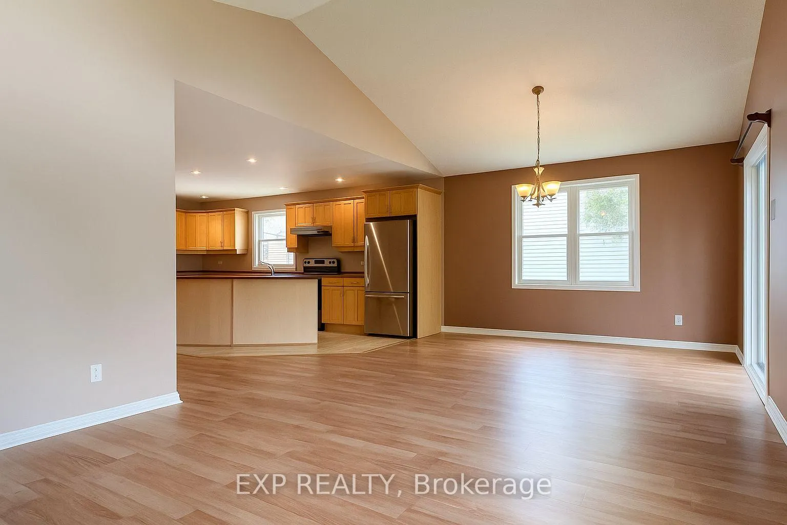 Photo 6 of 1023 Vista Barrett Private, Ottawa, Greely — HOMEH
