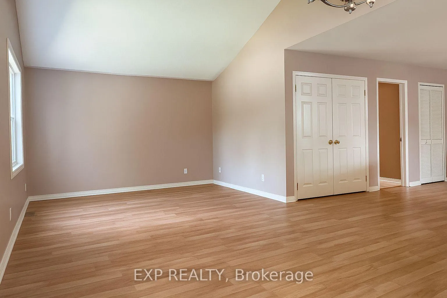 Photo 7 of 1023 Vista Barrett Private, Ottawa, Greely — HOMEH