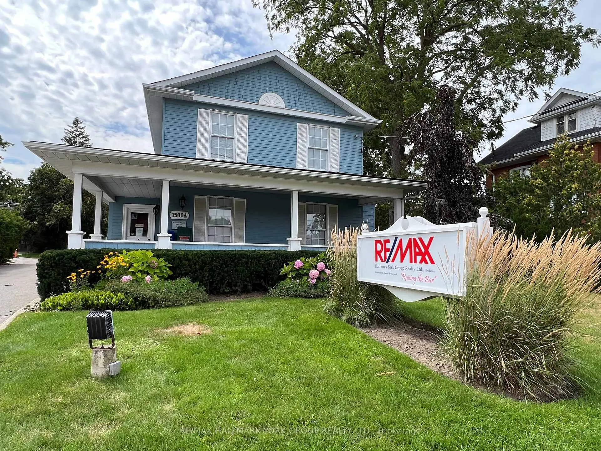 Photo 2 of 15004 Yonge Street, Aurora, Aurora Village — HOMEH