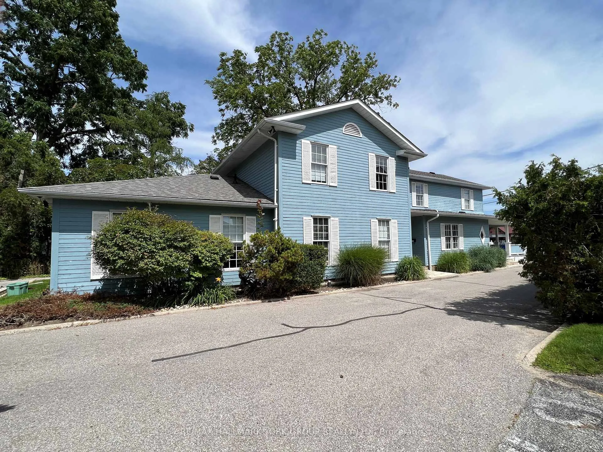 Photo 3 of 15004 Yonge Street, Aurora, Aurora Village — HOMEH