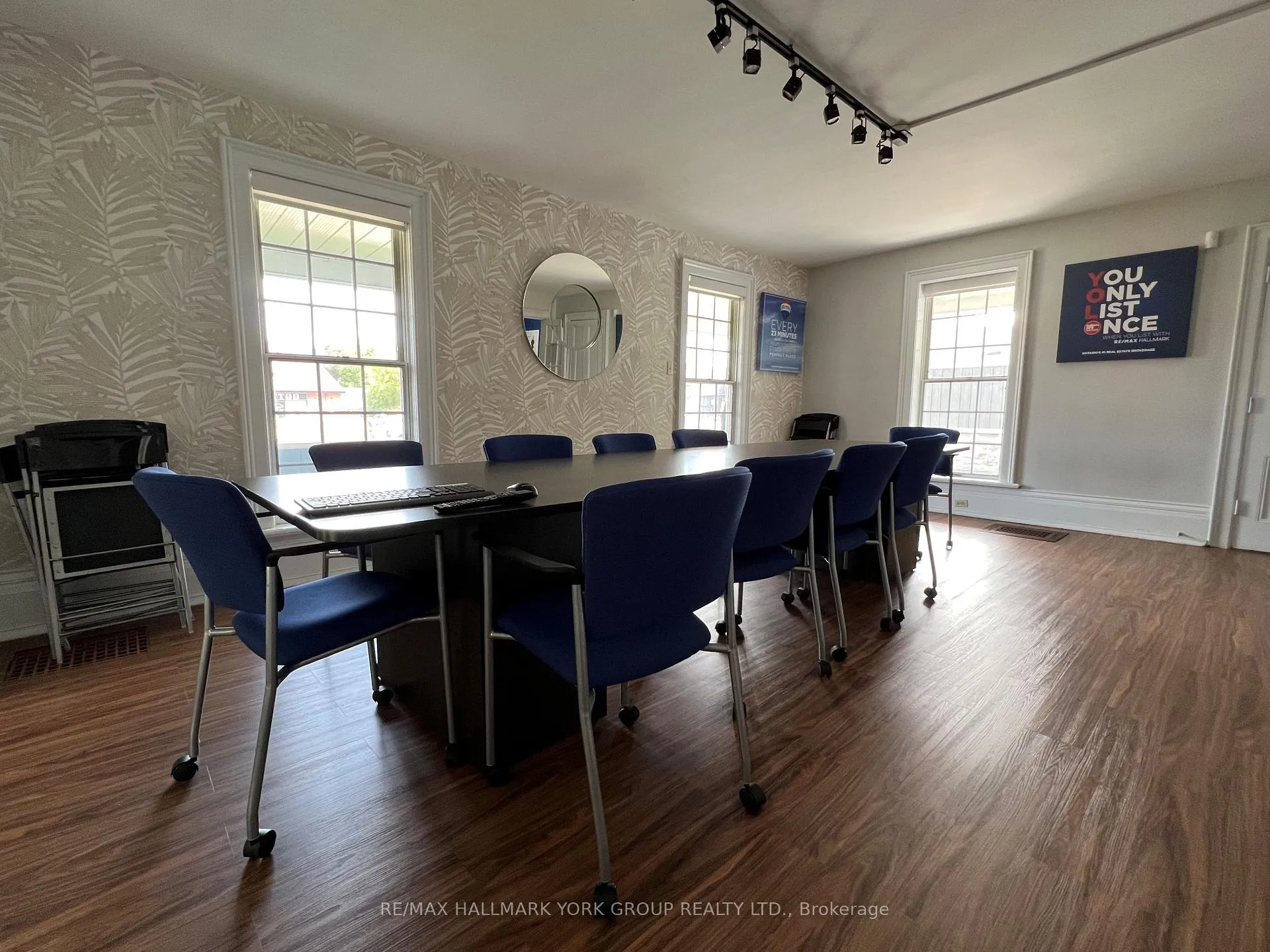 Photo 7 of 15004 Yonge Street, Aurora, Aurora Village — HOMEH