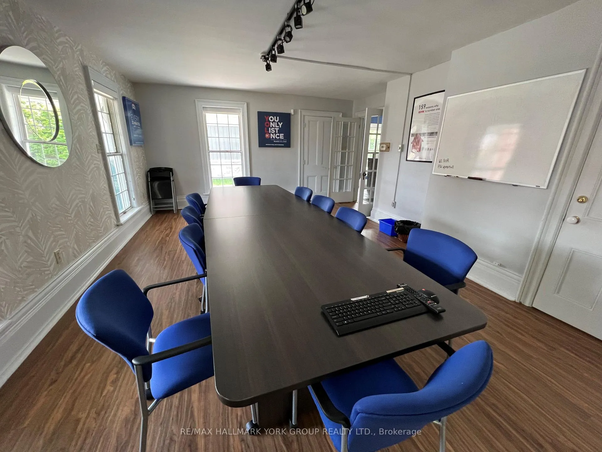Photo 8 of 15004 Yonge Street, Aurora, Aurora Village — HOMEH