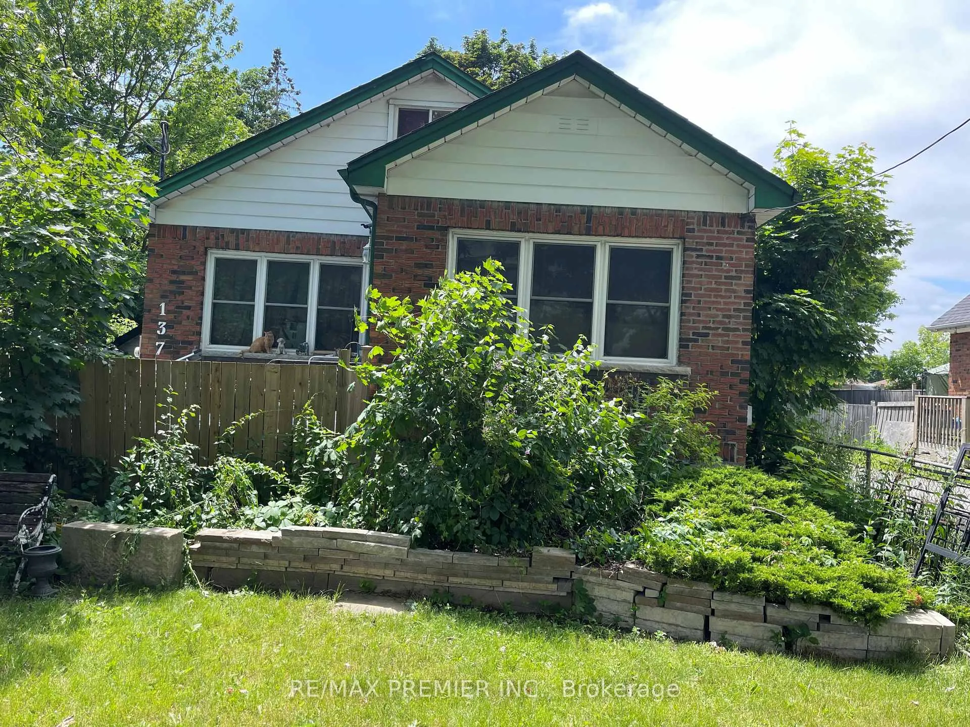 Front of 1370 Simcoe Street N