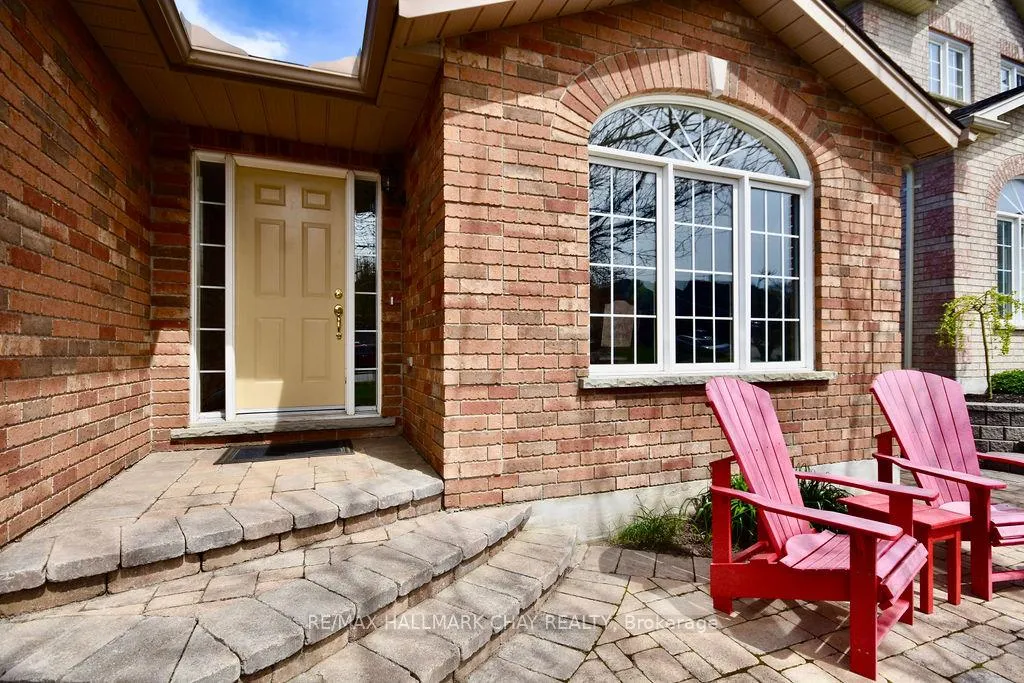 Photo 2 of 167 Crompton Drive, Barrie, Little Lake — HOMEH