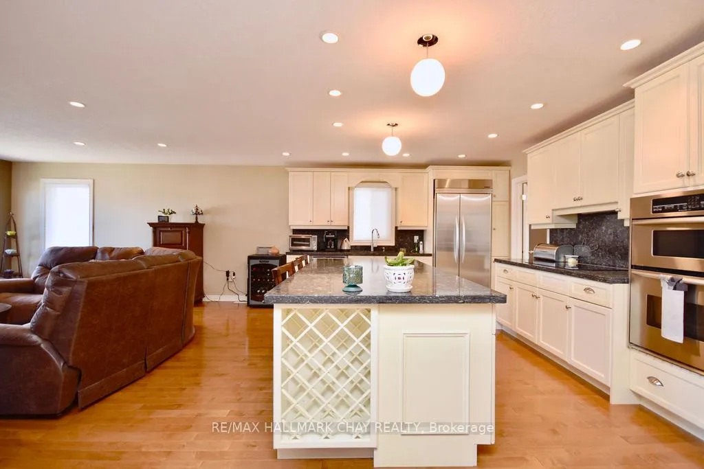Photo 7 of 167 Crompton Drive, Barrie, Little Lake — HOMEH