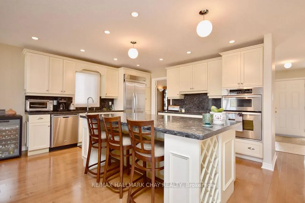 Photo 8 of 167 Crompton Drive, Barrie, Little Lake — HOMEH