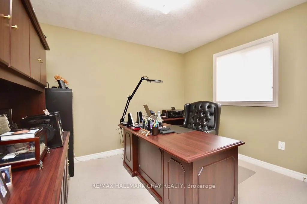 Photo 14 of 167 Crompton Drive, Barrie, Little Lake — HOMEH