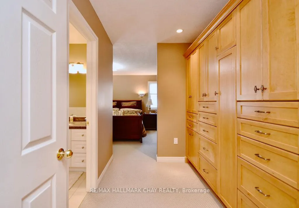 Photo 15 of 167 Crompton Drive, Barrie, Little Lake — HOMEH