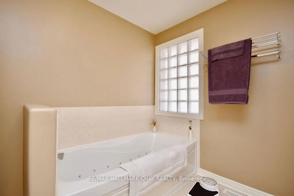Photo 22 of 167 Crompton Drive, Barrie, Little Lake — HOMEH