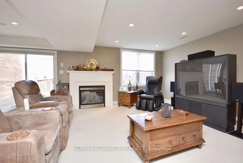 Photo 24 of 167 Crompton Drive, Barrie, Little Lake — HOMEH