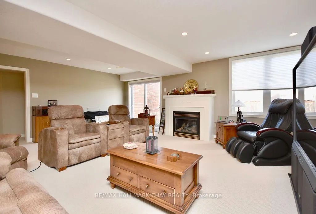 Photo 25 of 167 Crompton Drive, Barrie, Little Lake — HOMEH