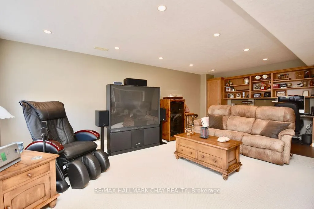 Photo 26 of 167 Crompton Drive, Barrie, Little Lake — HOMEH