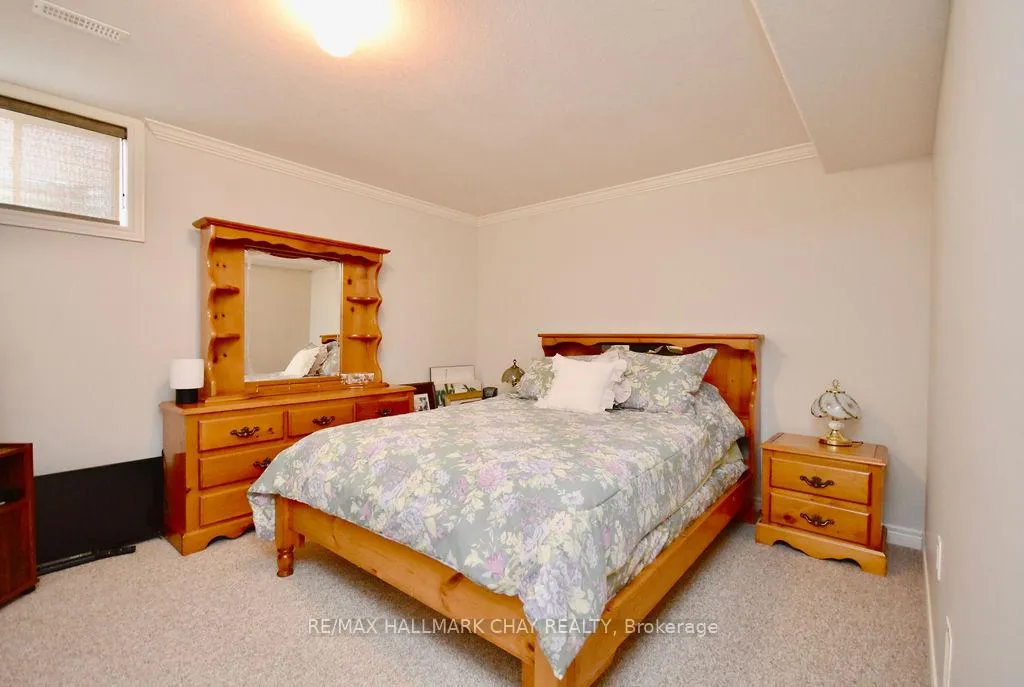 Photo 30 of 167 Crompton Drive, Barrie, Little Lake — HOMEH