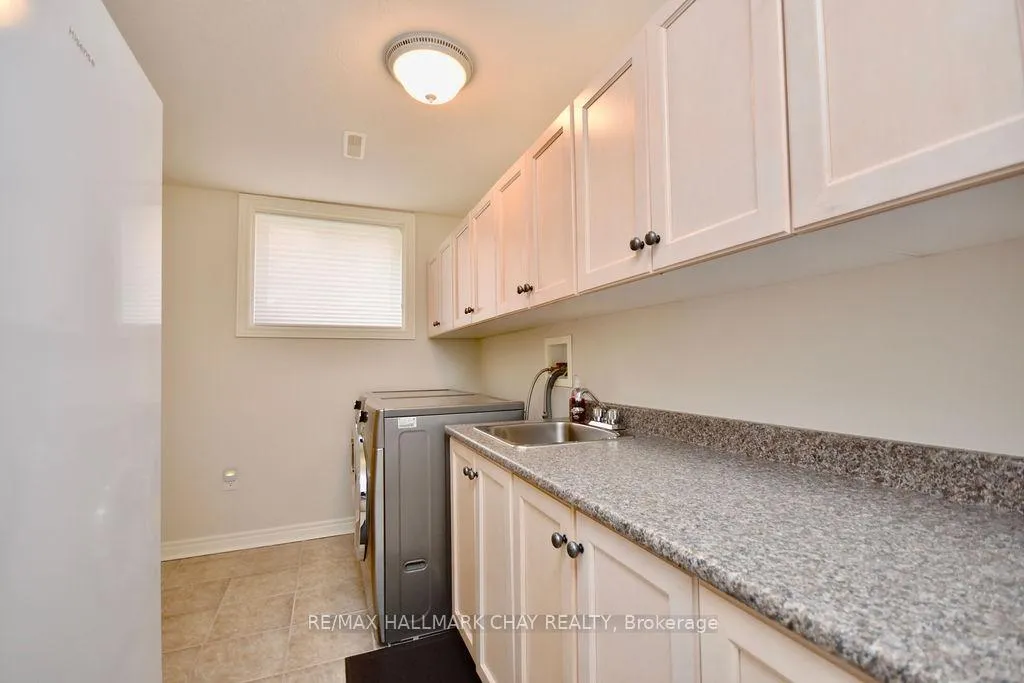 Photo 33 of 167 Crompton Drive, Barrie, Little Lake — HOMEH