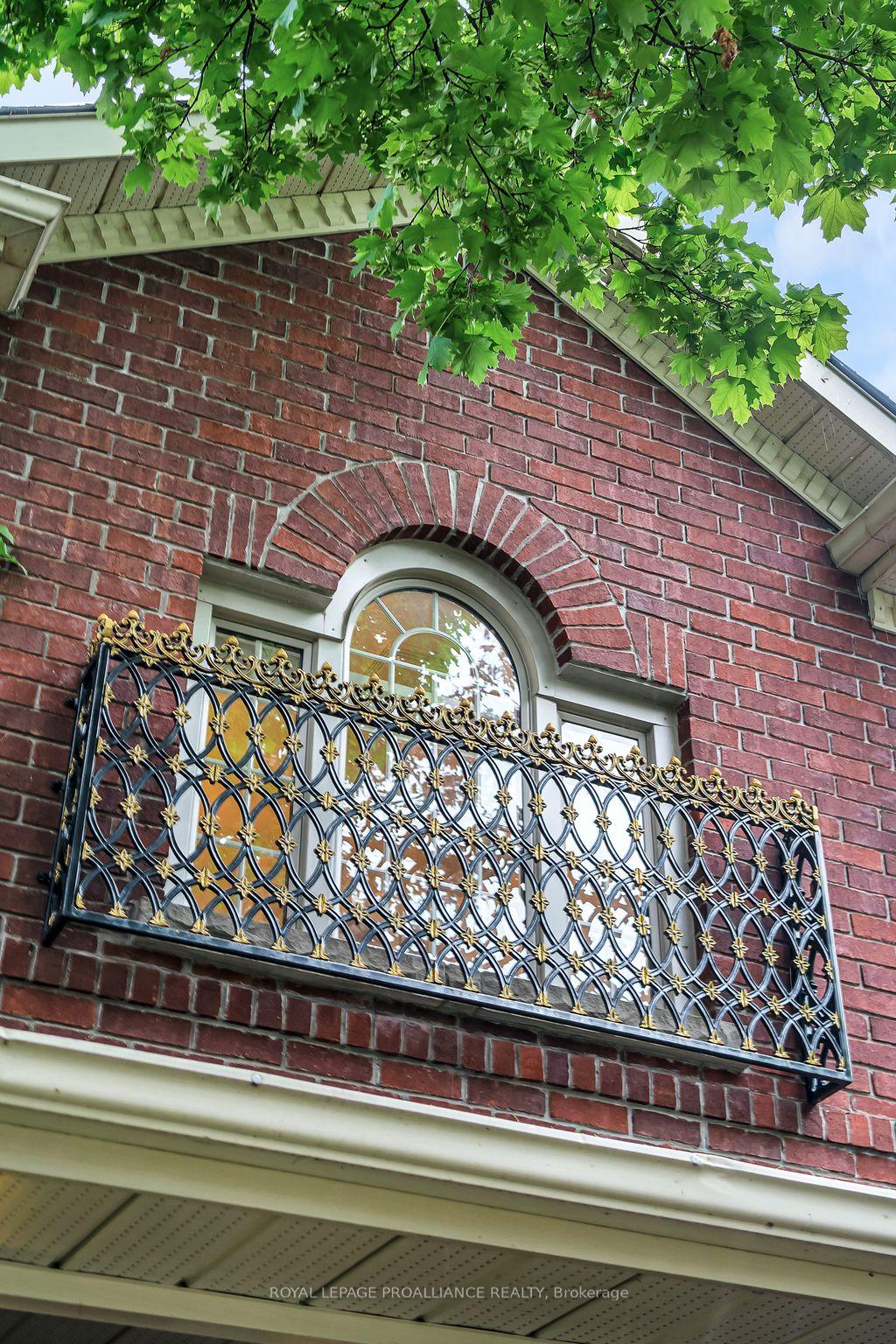 Photo 5 of 10 Georgian Court, Belleville, Belleville Ward — HOMEH