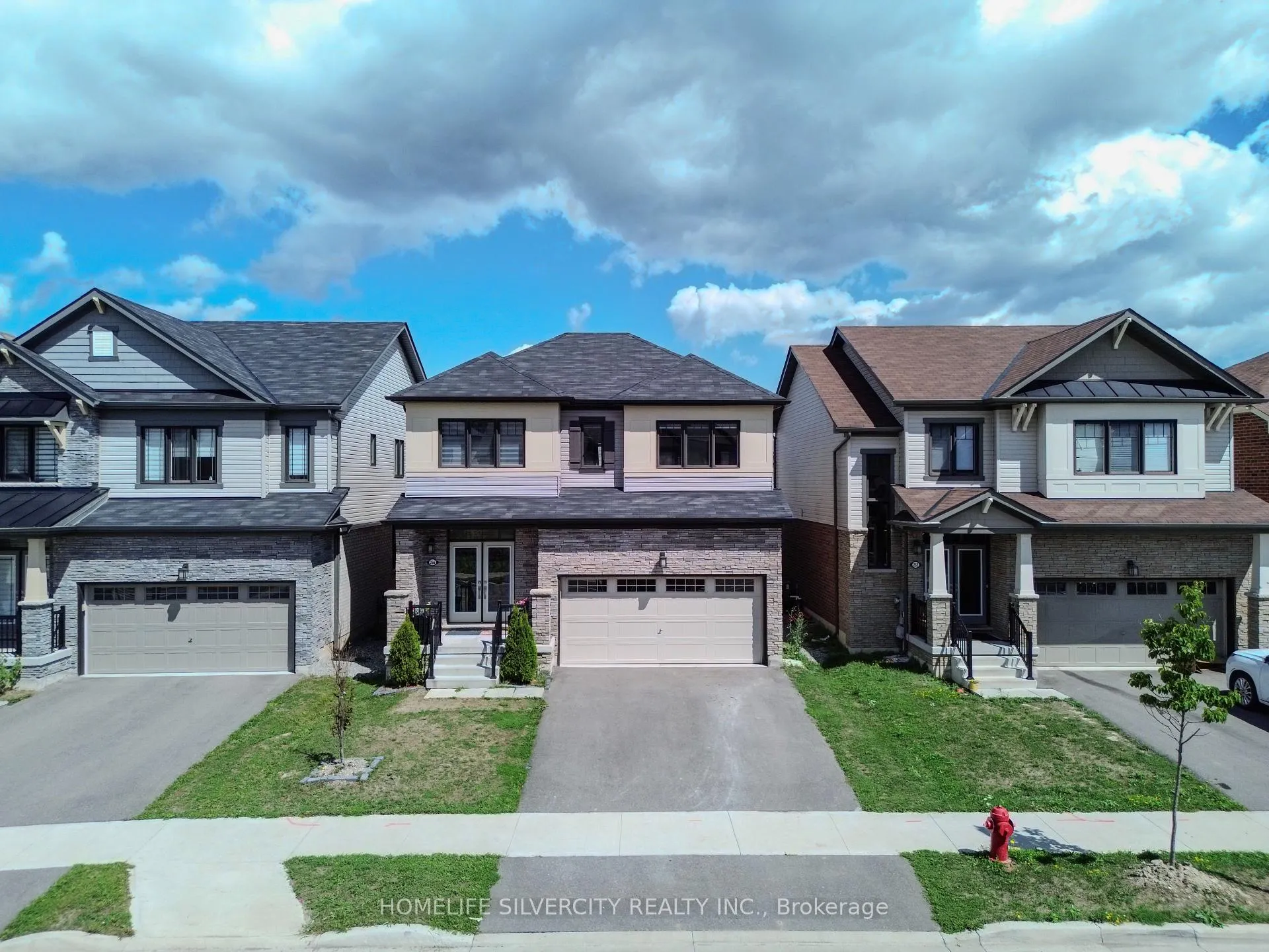 Photo 3 of 256 Bedrock Drive, Hamilton, Stoney Creek Mountain — HOMEH