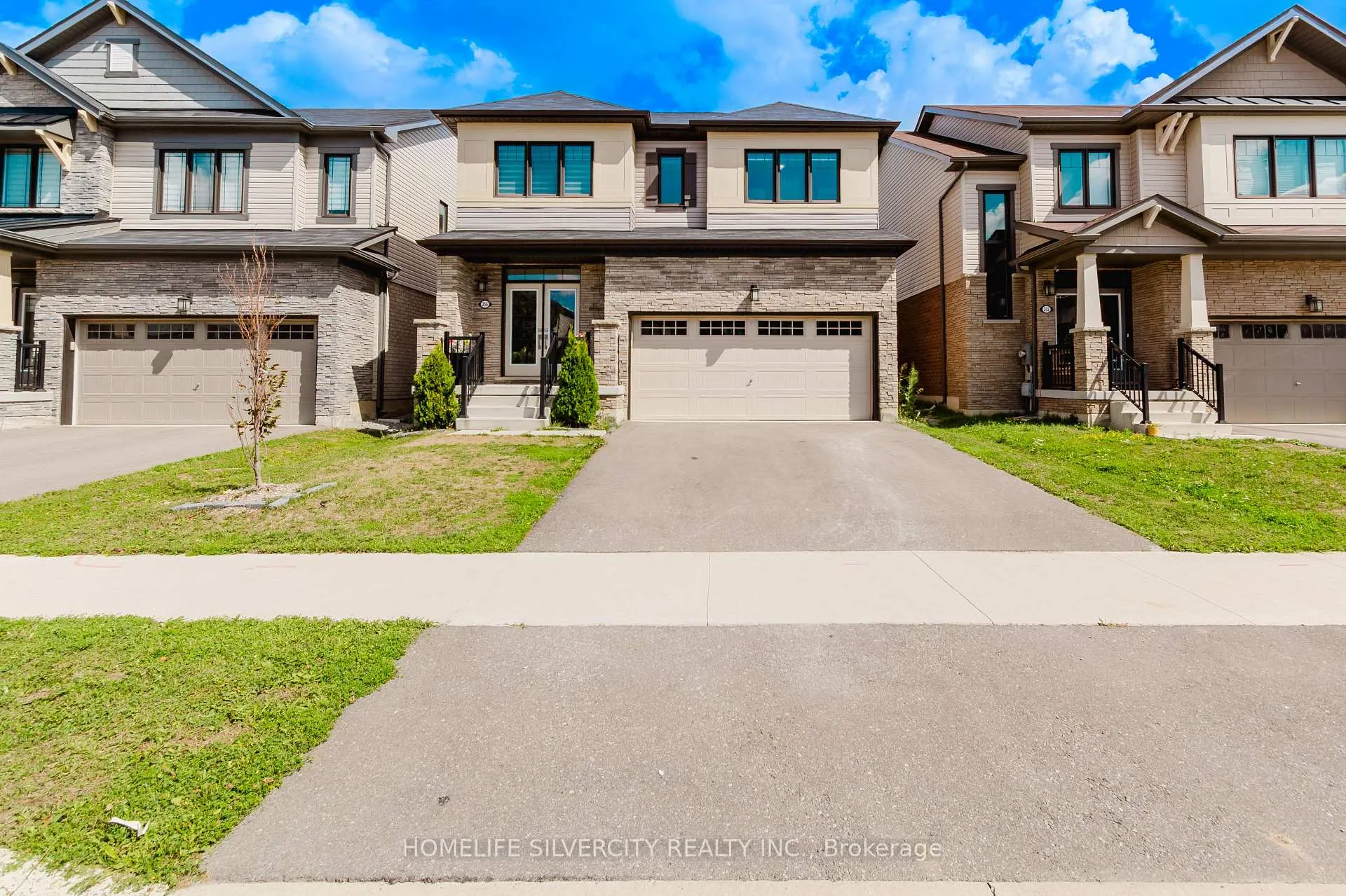 Photo 4 of 256 Bedrock Drive, Hamilton, Stoney Creek Mountain — HOMEH