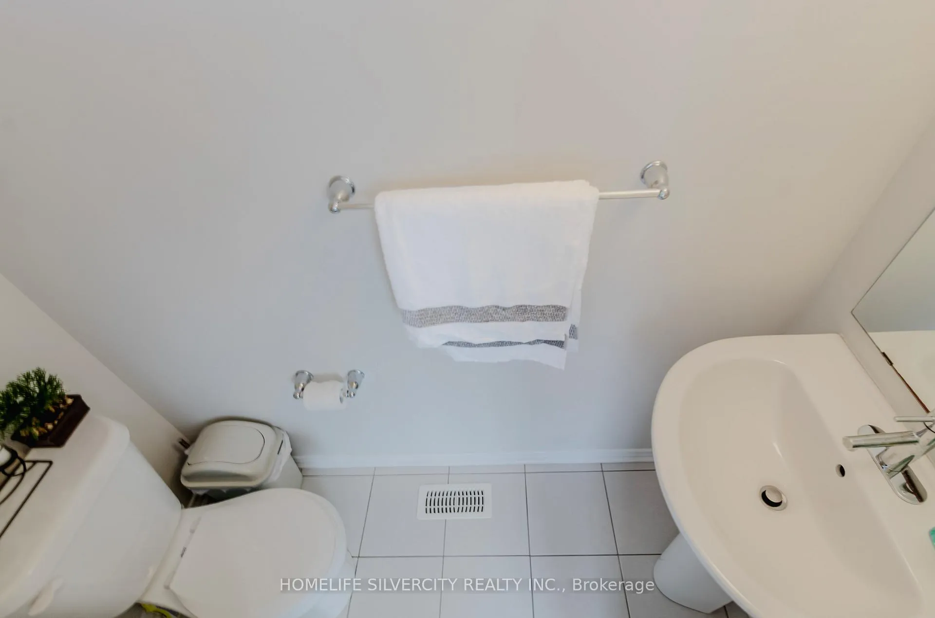 Photo 19 of 256 Bedrock Drive, Hamilton, Stoney Creek Mountain — HOMEH