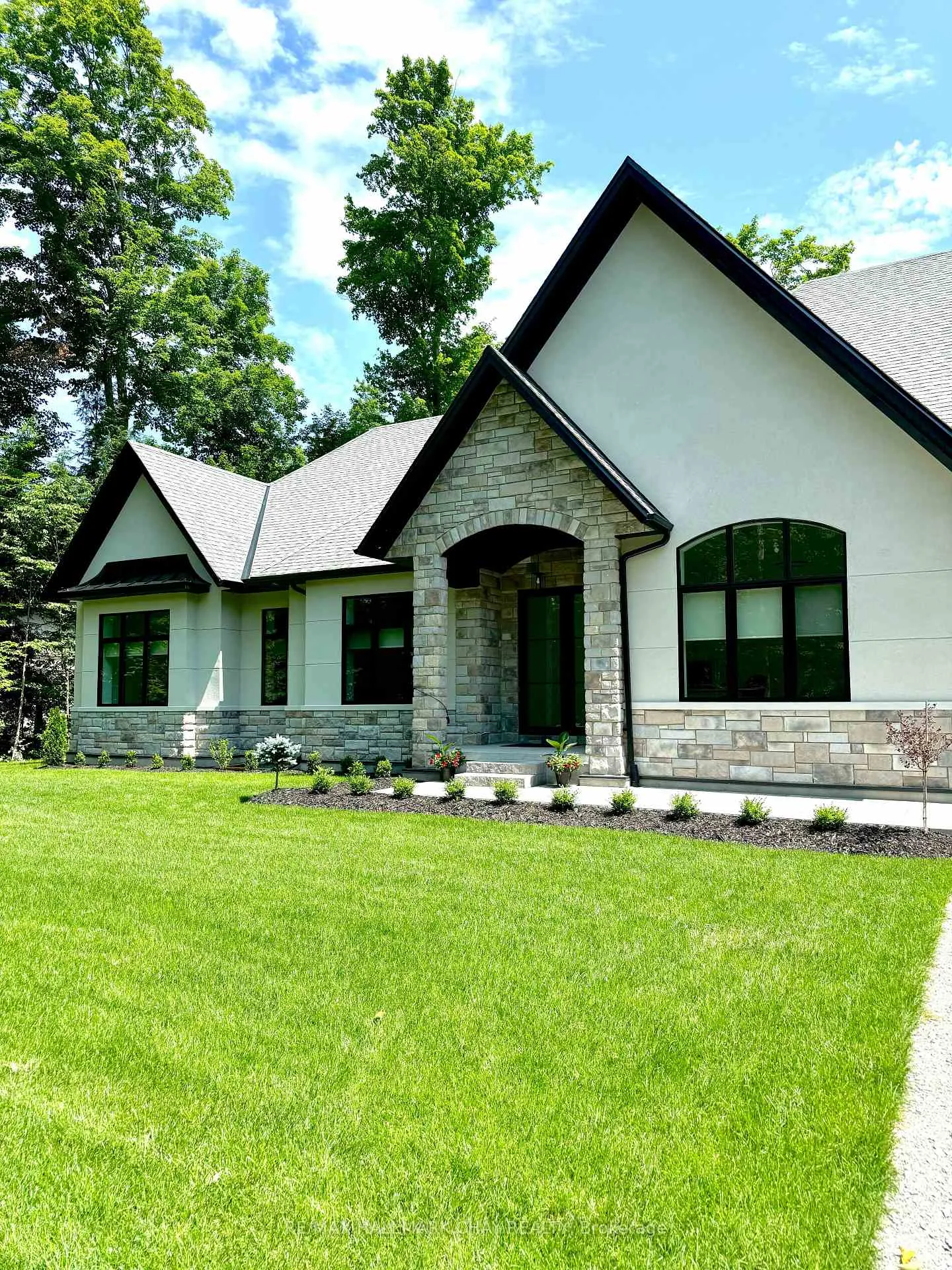 Photo 2 of 20 Gallagher Crescent, Springwater, Rural Springwater — HOMEH