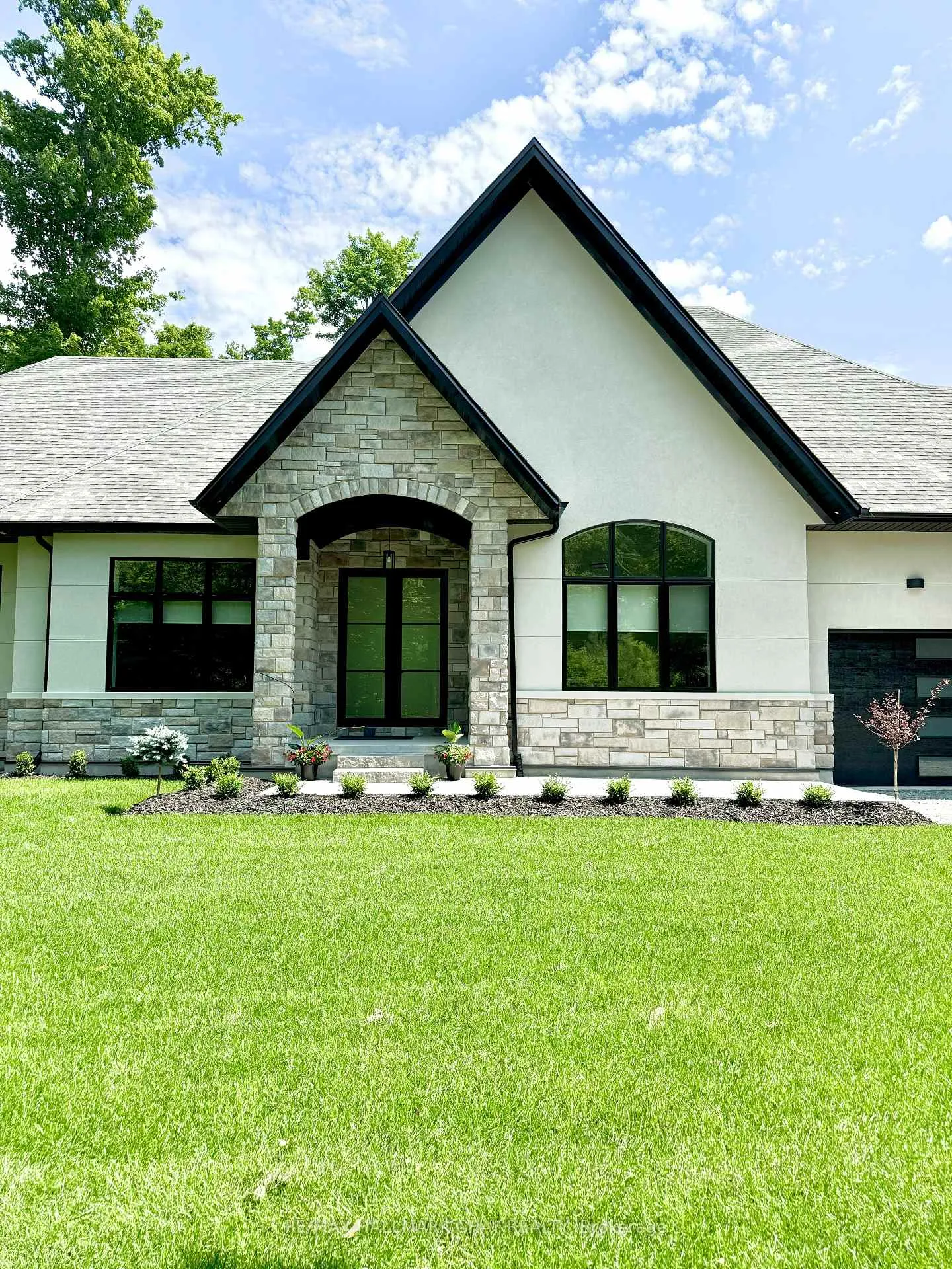 Photo 3 of 20 Gallagher Crescent, Springwater, Rural Springwater — HOMEH