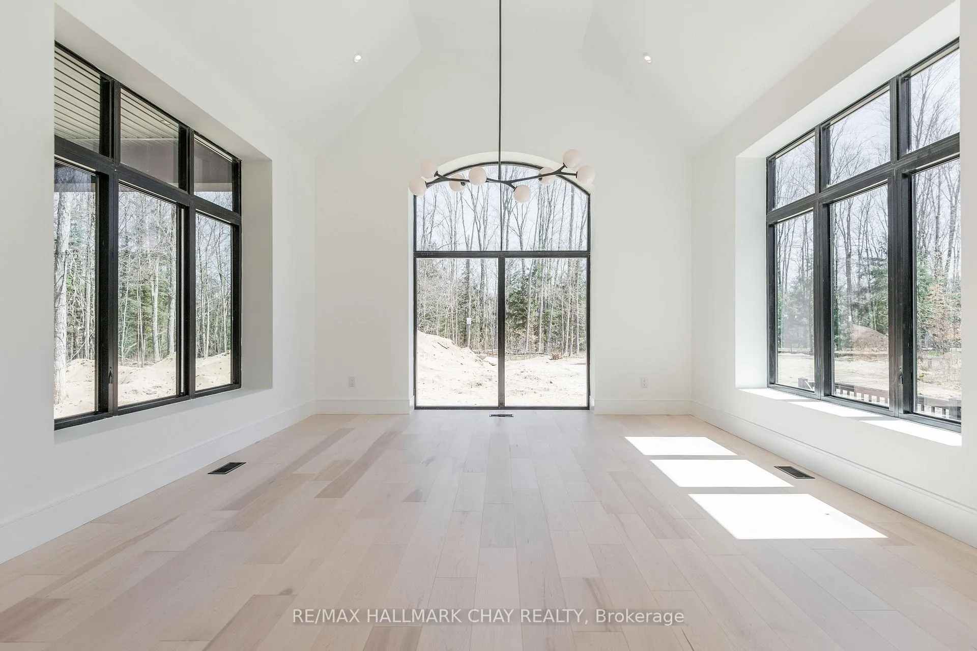 Photo 23 of 20 Gallagher Crescent, Springwater, Rural Springwater — HOMEH