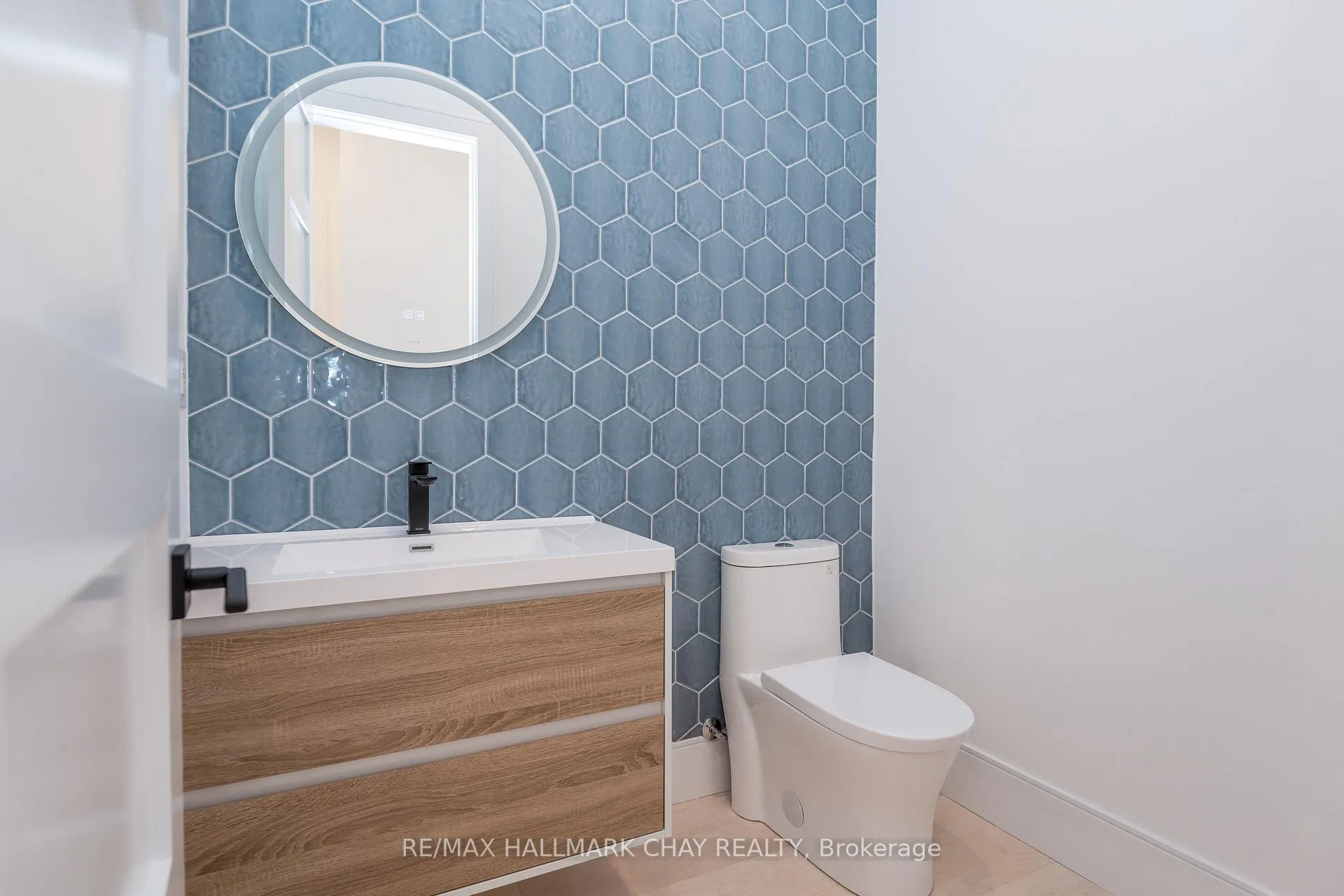 Photo 34 of 20 Gallagher Crescent, Springwater, Rural Springwater — HOMEH