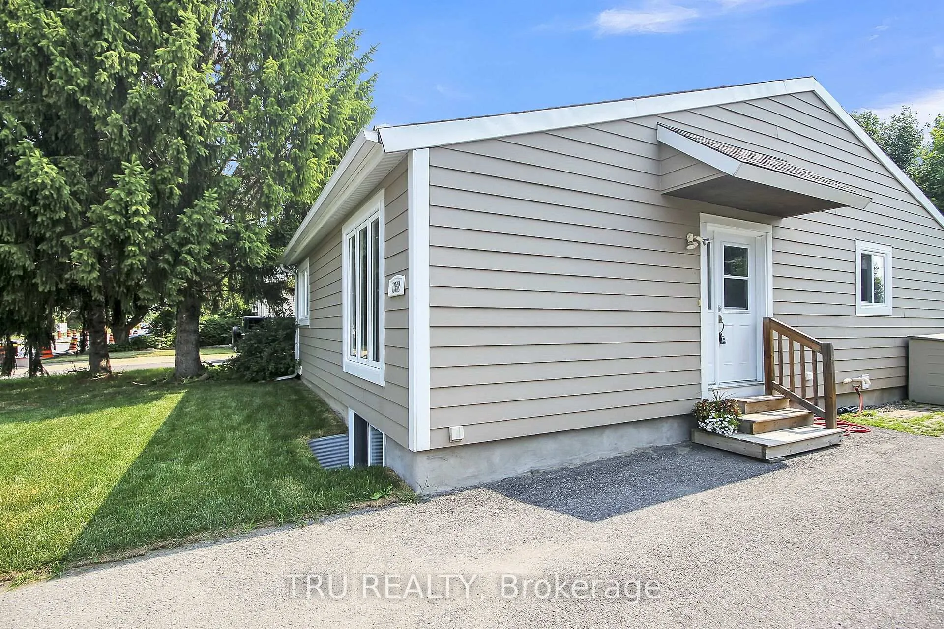 Photo 3 of 132 Rothesay Drive, Ottawa, Kanata - Glencairn/Hazeldean — HOMEH