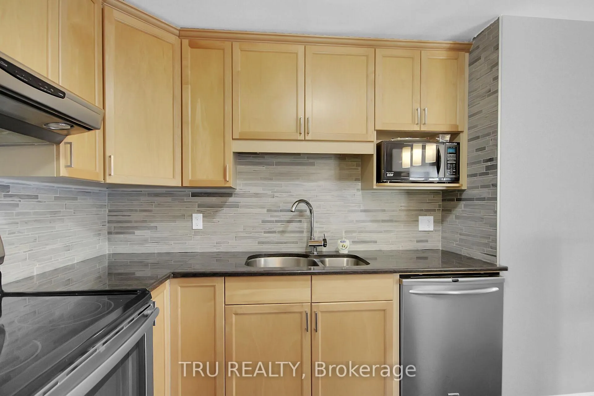 Photo 15 of 132 Rothesay Drive, Ottawa, Kanata - Glencairn/Hazeldean — HOMEH