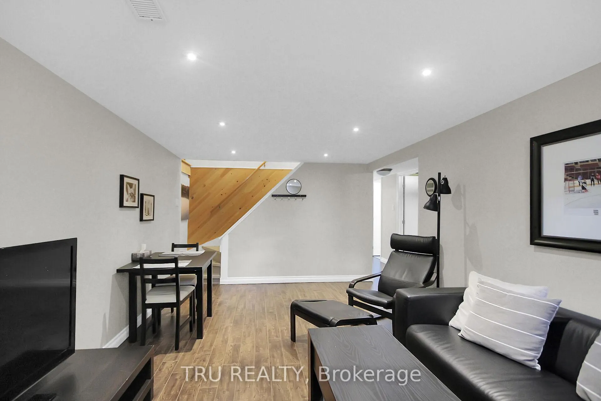 Photo 30 of 132 Rothesay Drive, Ottawa, Kanata - Glencairn/Hazeldean — HOMEH
