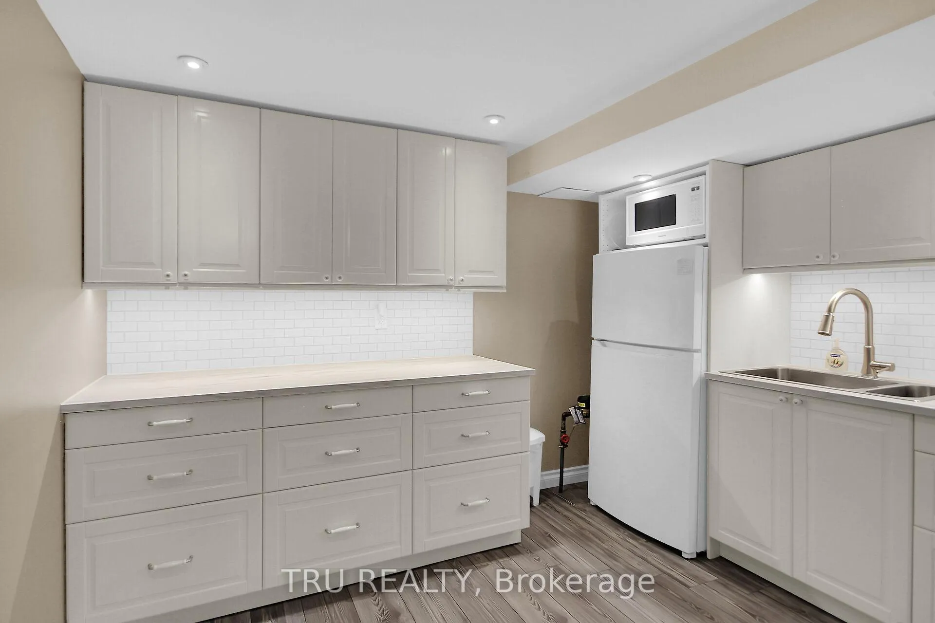 Photo 34 of 132 Rothesay Drive, Ottawa, Kanata - Glencairn/Hazeldean — HOMEH