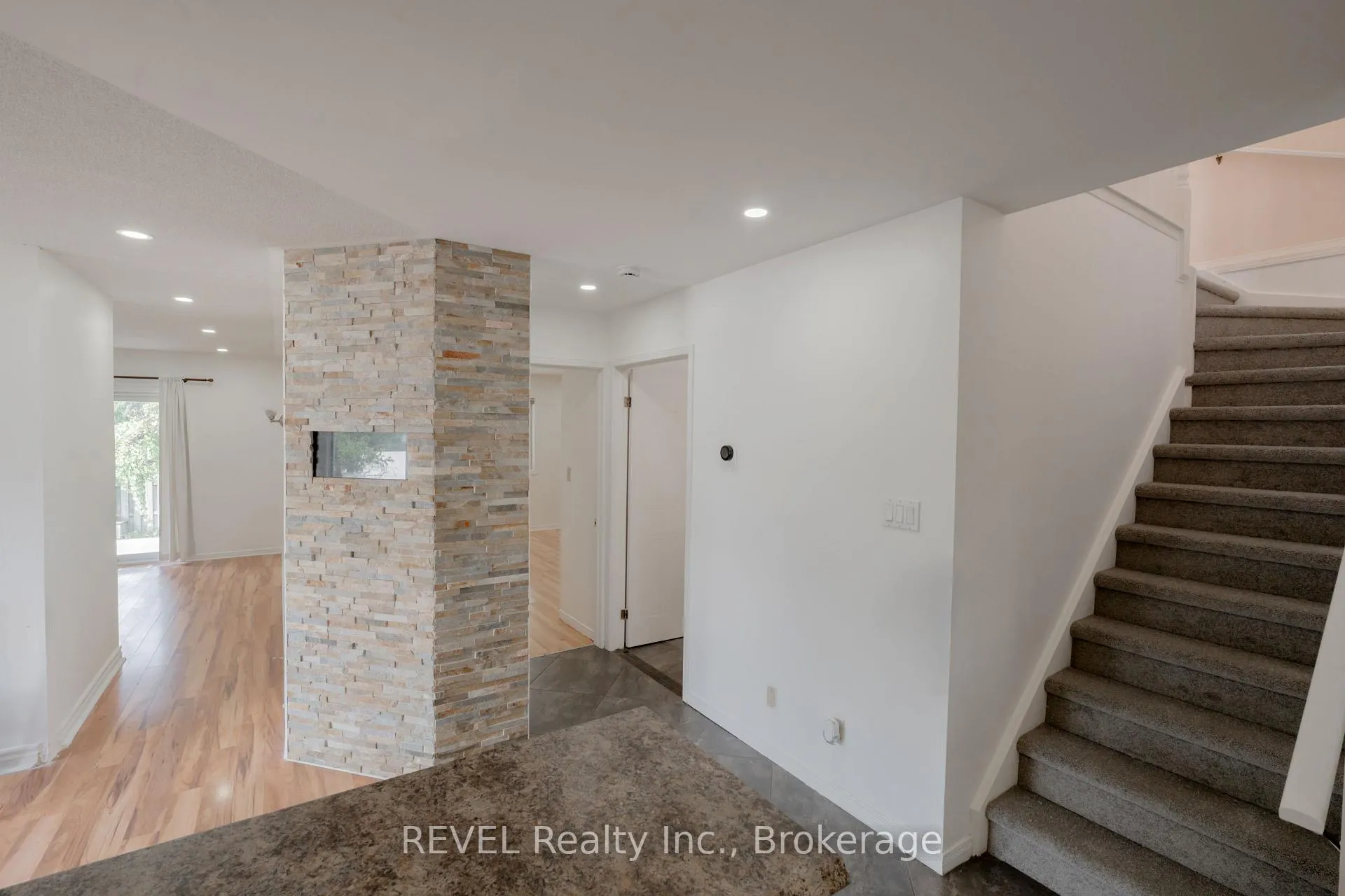 Photo 12 of 35 Summers Drive, Thorold, Confederation Heights — HOMEH