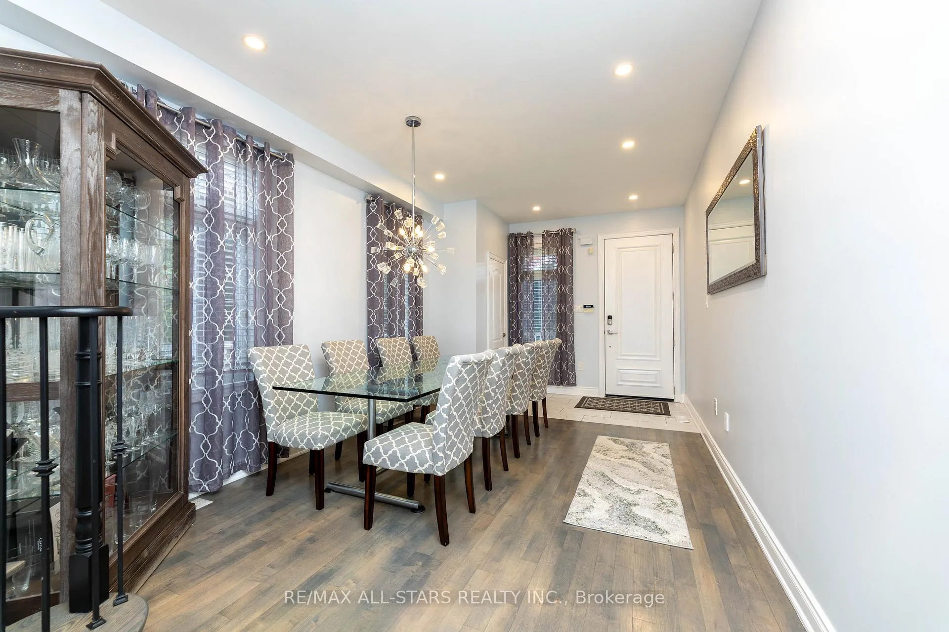 Photo 4 of 46 Eastgate Circle, Whitby, Brooklin — HOMEH