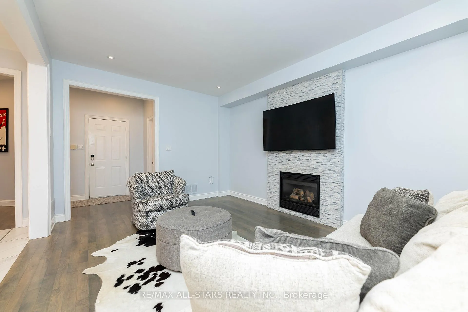 Photo 7 of 46 Eastgate Circle, Whitby, Brooklin — HOMEH