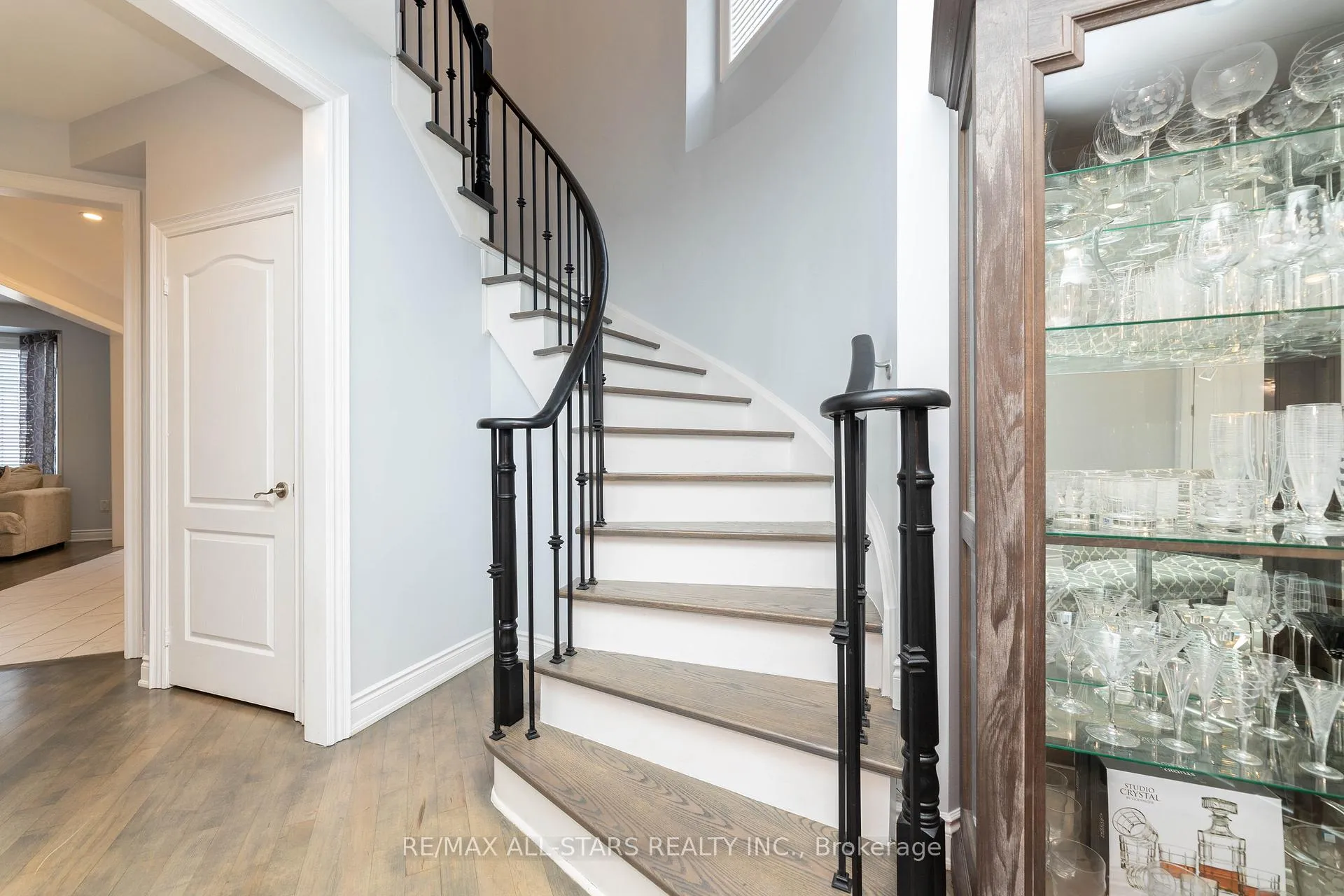 Photo 15 of 46 Eastgate Circle, Whitby, Brooklin — HOMEH