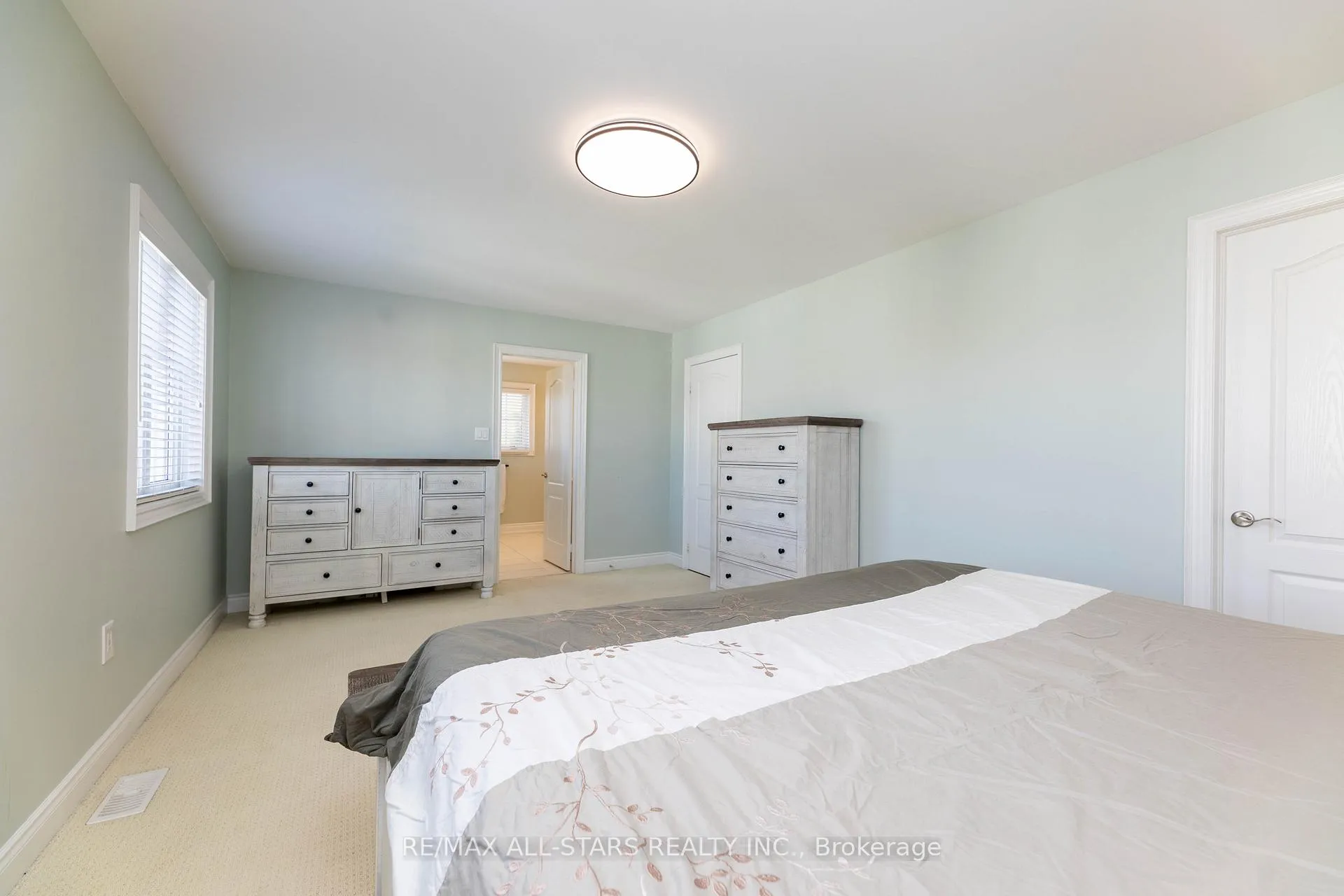 Photo 17 of 46 Eastgate Circle, Whitby, Brooklin — HOMEH