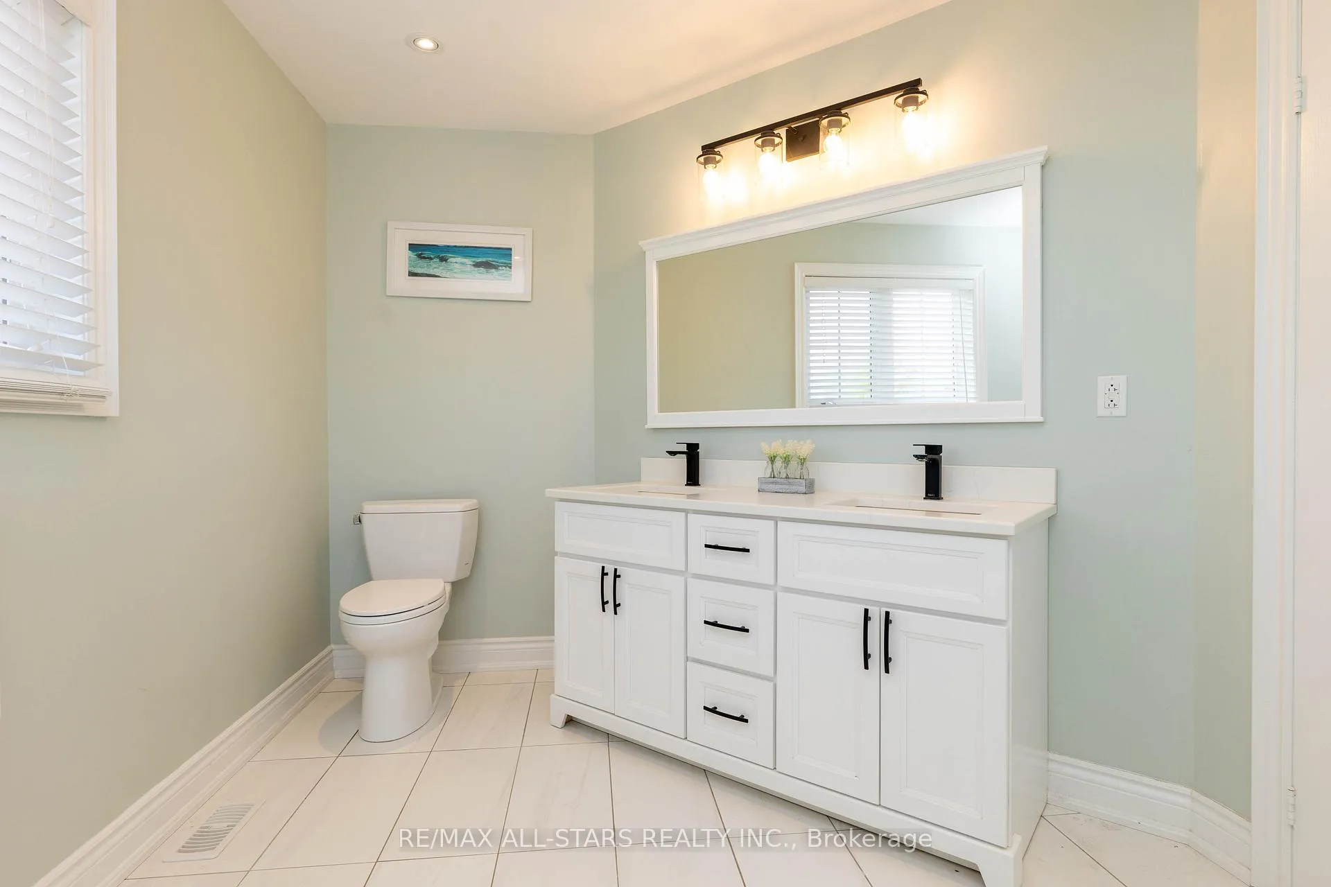 Photo 19 of 46 Eastgate Circle, Whitby, Brooklin — HOMEH