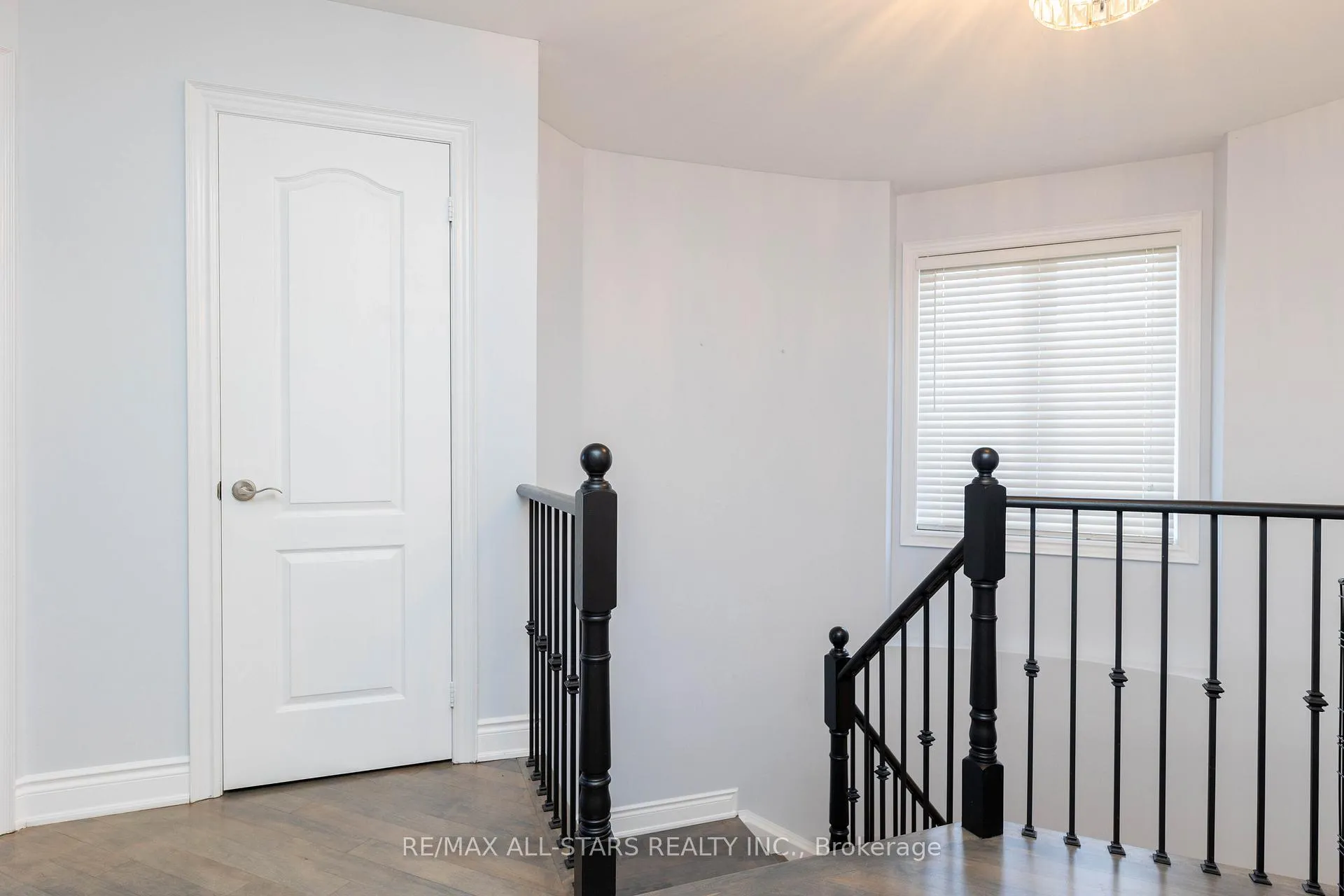 Photo 23 of 46 Eastgate Circle, Whitby, Brooklin — HOMEH