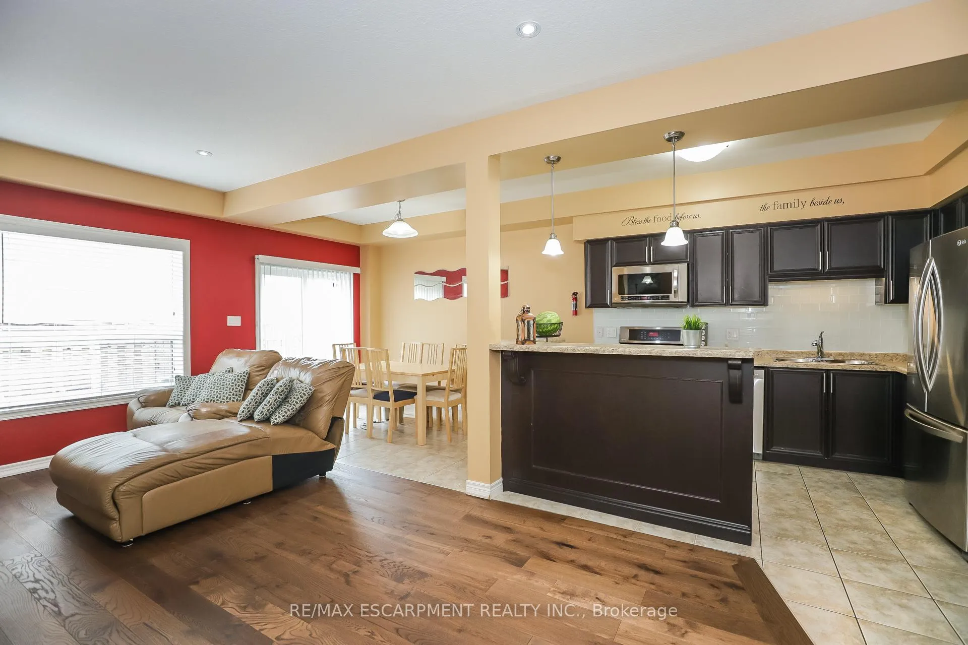 Photo 3 of 51 Redcedar Crescent, Hamilton, Stoney Creek — HOMEH