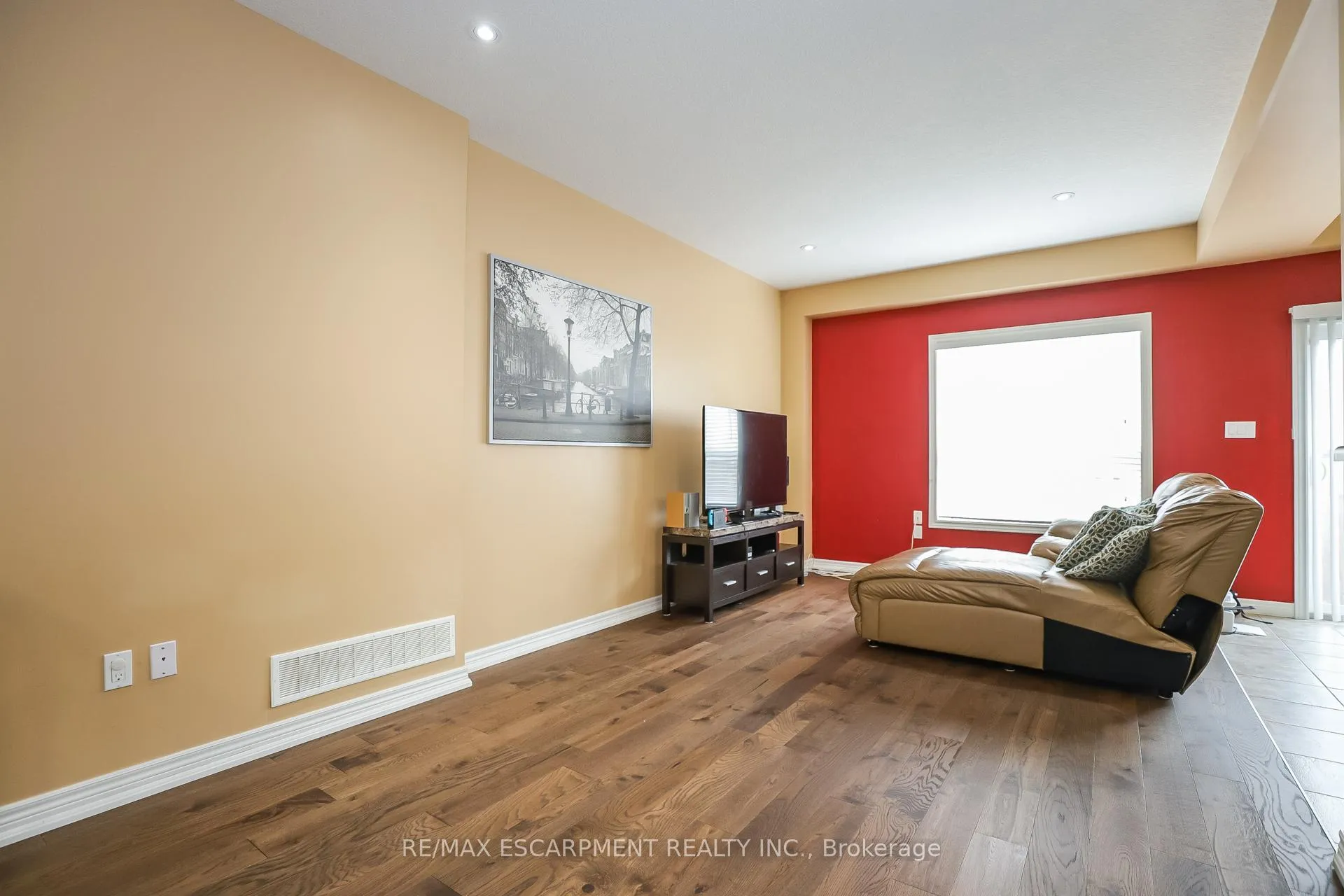 Photo 10 of 51 Redcedar Crescent, Hamilton, Stoney Creek — HOMEH