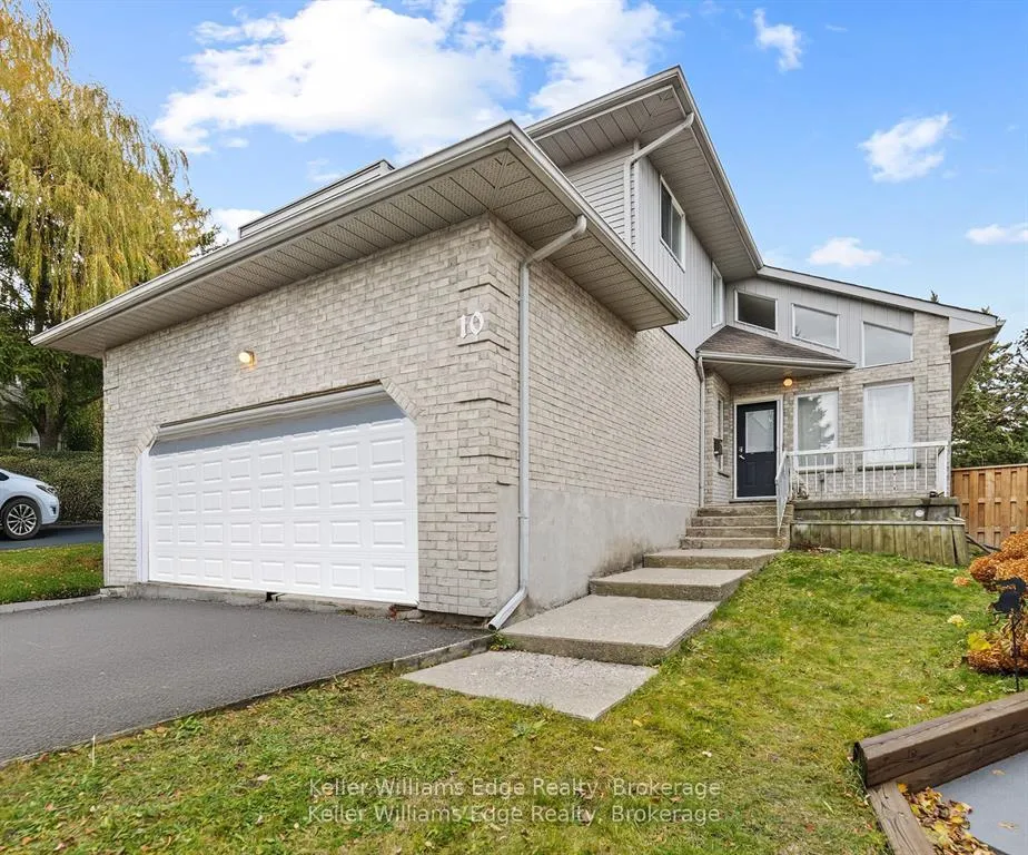 Photo 2 of 10 Zeffer Place, Kitchener — HOMEH