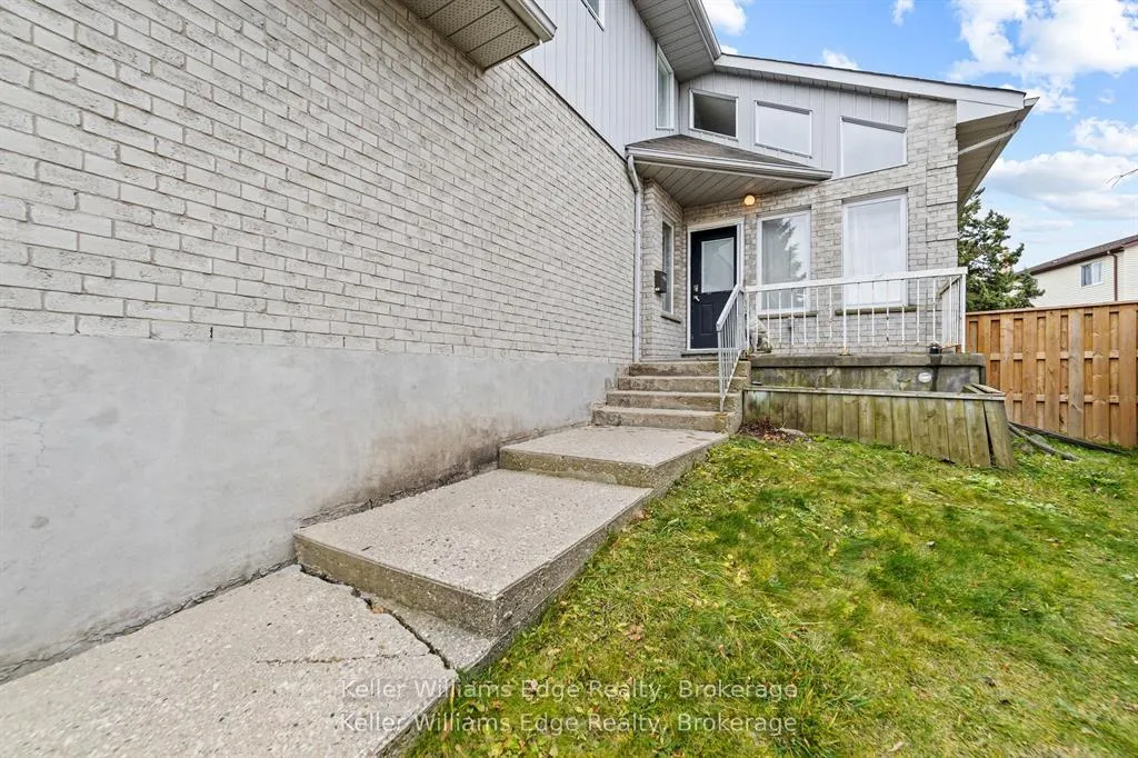 Photo 3 of 10 Zeffer Place, Kitchener — HOMEH